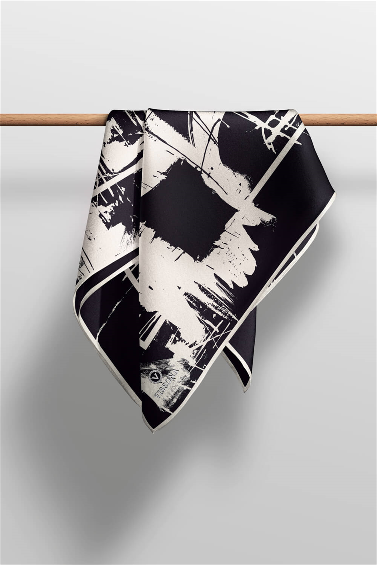 % 57 İPEK % 43 VİSKON Twill İpek Geometrik Desenli Siyah - Krem Renkli 90x90 Eşarp Dikim Şekli : El Dikişi