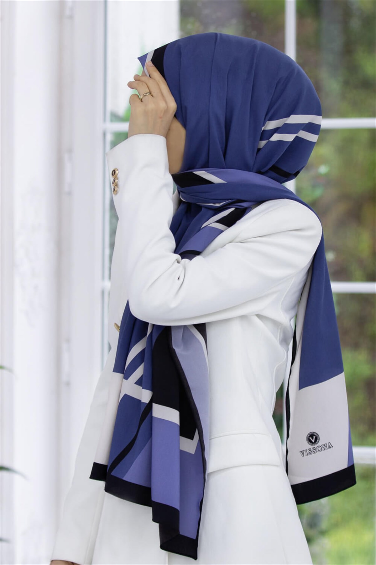 KREP GEOMETRIK DESENLİ İNDİGO RENKLİ 75X195 KIRIŞMAZ ŞAL