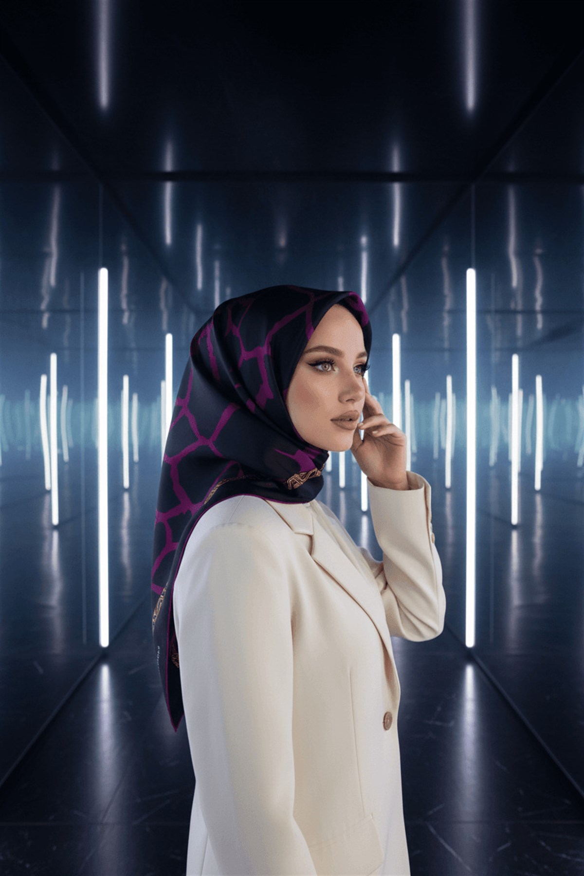 %100 Twill Taş Desenli Mürdüm - Siyah Renkli 90x90 Eşarp Dikim Şekli: El Dikişi