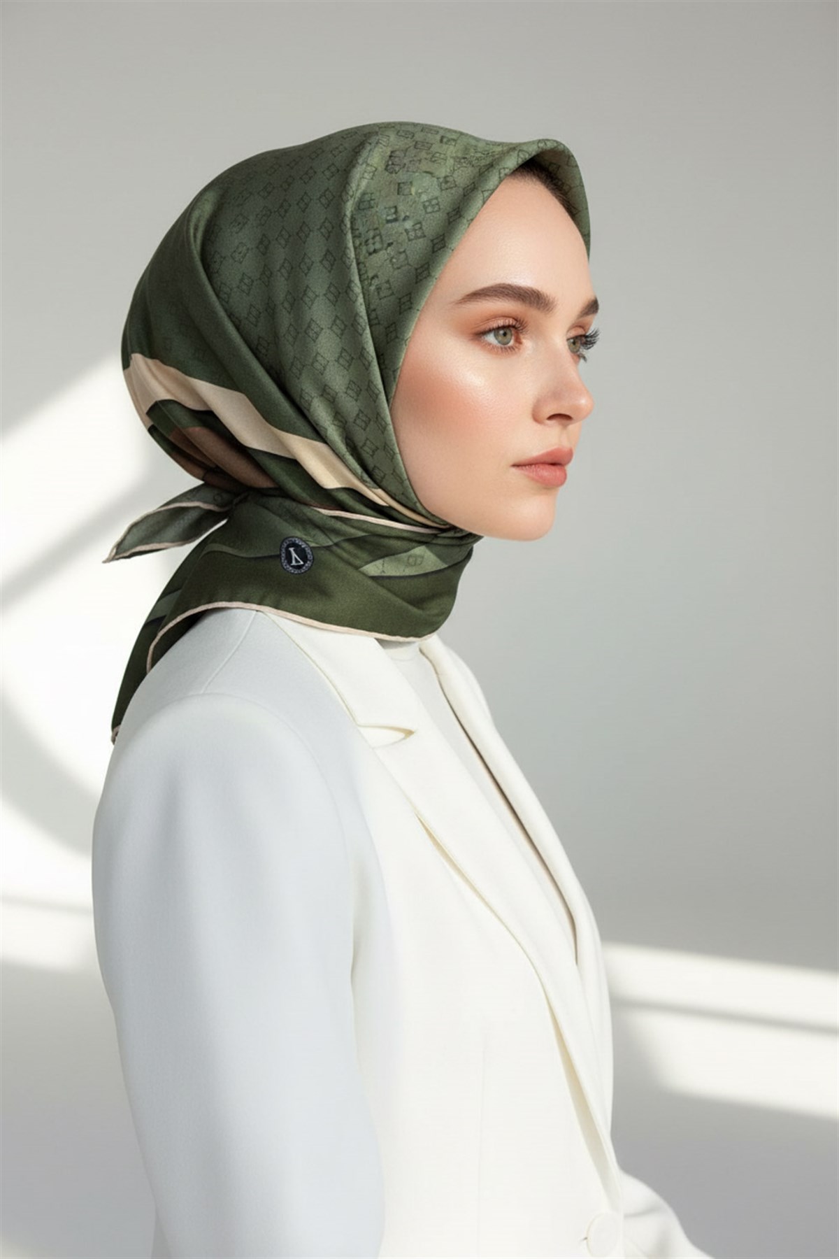 %100 Twill İpek Degrade Desenli Haki - Bej Renkli 90x90 Eşarp Dikim Şekli : El Dikişi