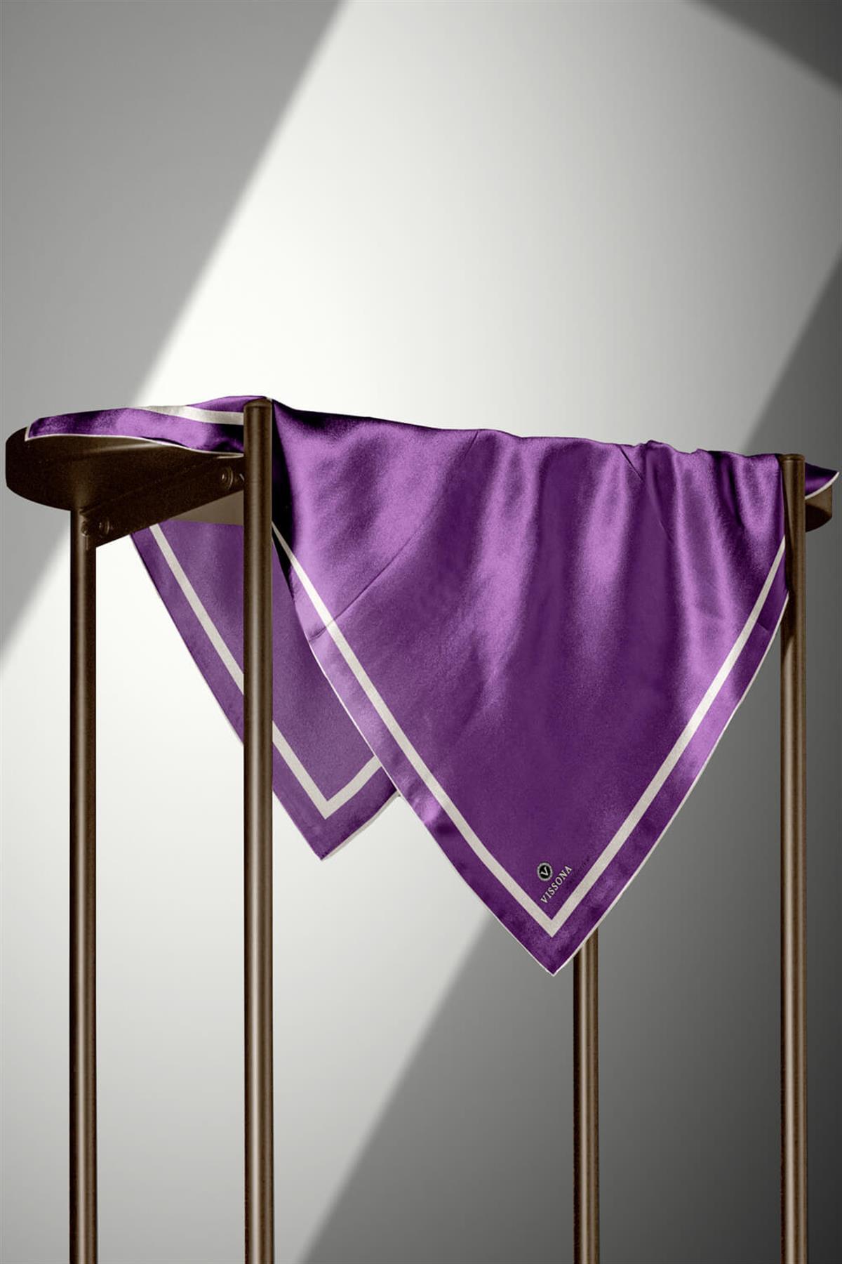 100% Twill İpek Düz Renk Bordür Desenli Mor - Krem Renkli Daha Tok Exclusive Serisi 90x90 Dikim Şekli : El Dikişi Eşarp