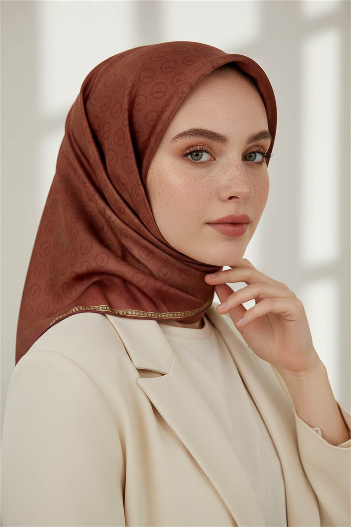 Rayon Degra Desenli Taba Renkli 90x90 Dikim Şekli : El Dikişi Eşarp (İpek İçermez) Kenar Dikiş Şekli El Dikişli