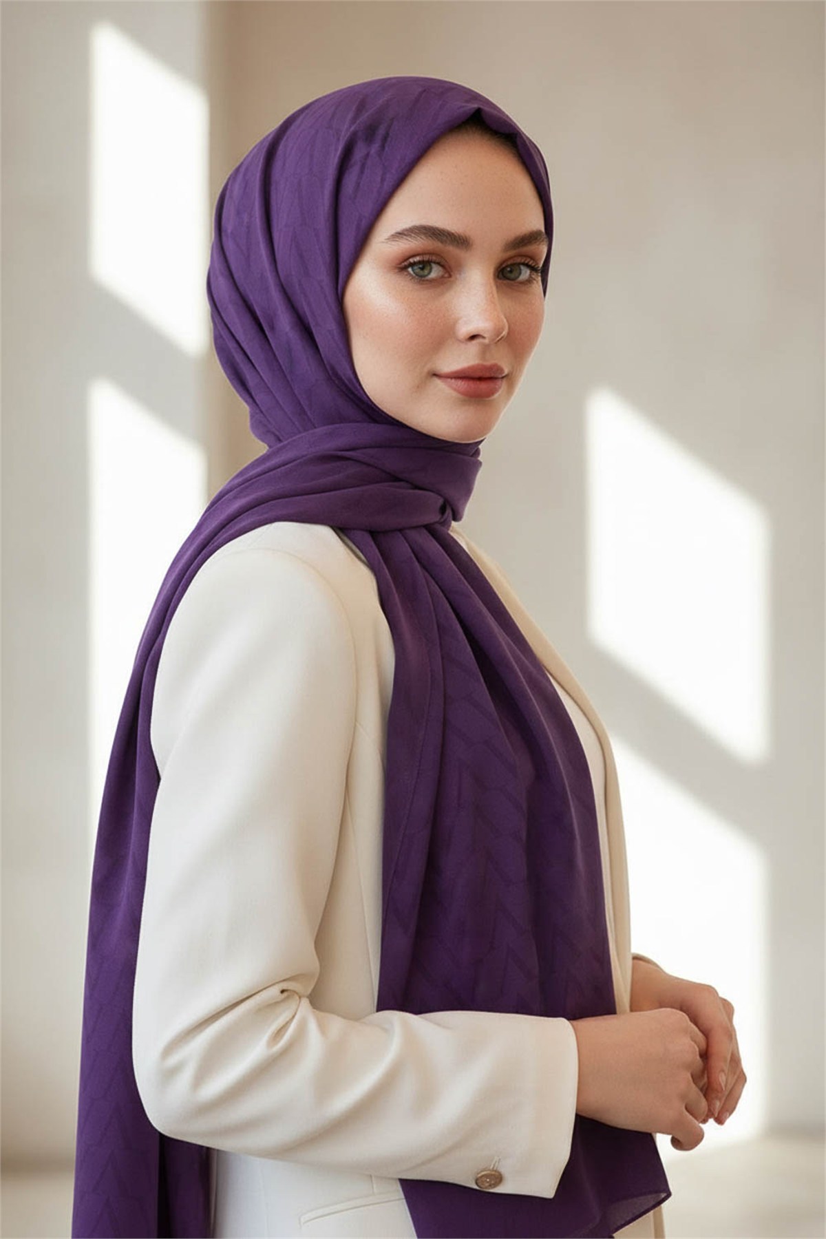 KREP DEGRADELİ MONOGRAM DESENLİ LİLA RENKLİ 75X195 KIRIŞMAZ ŞAL