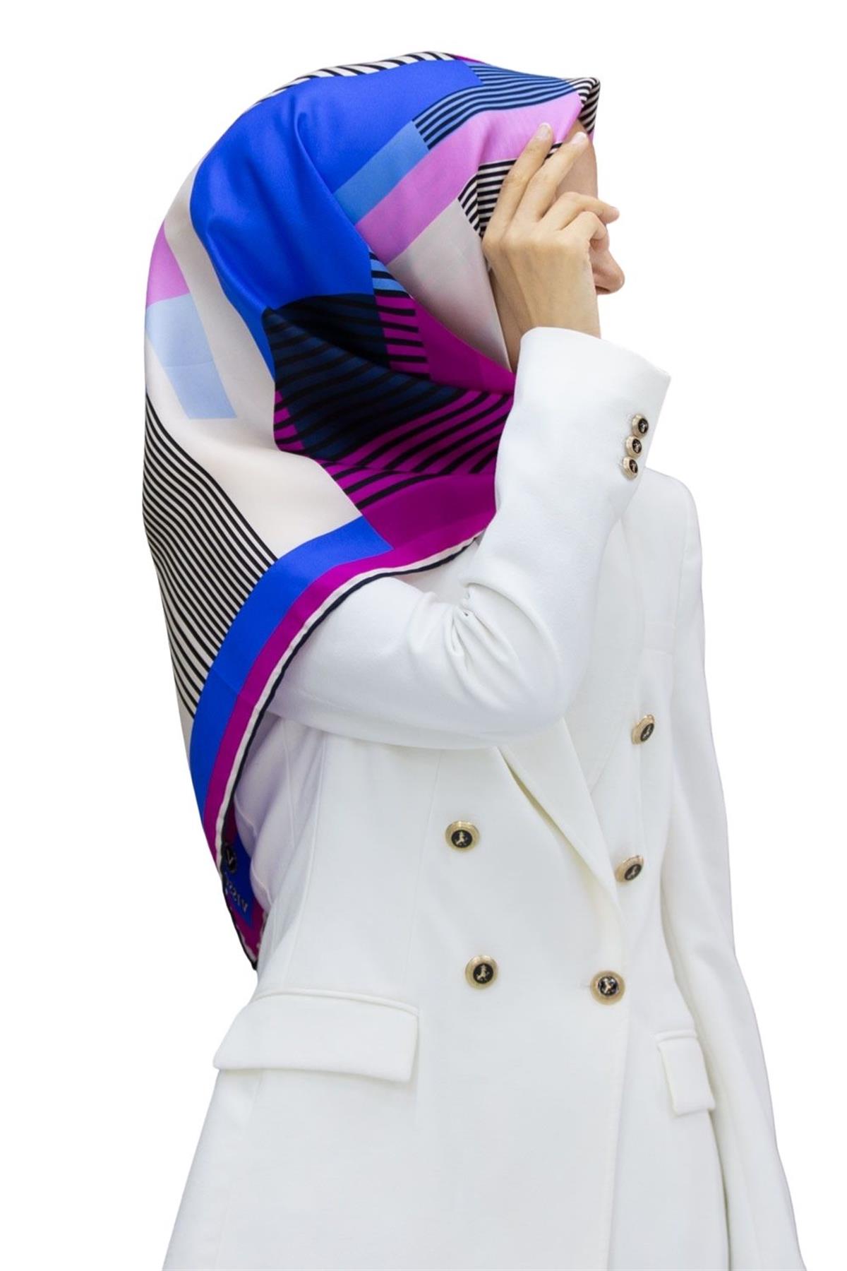 100% Twill İpek Geometrik Desenli Saks - Fuşya Renkli 90x90 Dikim Şekli : El Dikişi Eşarp