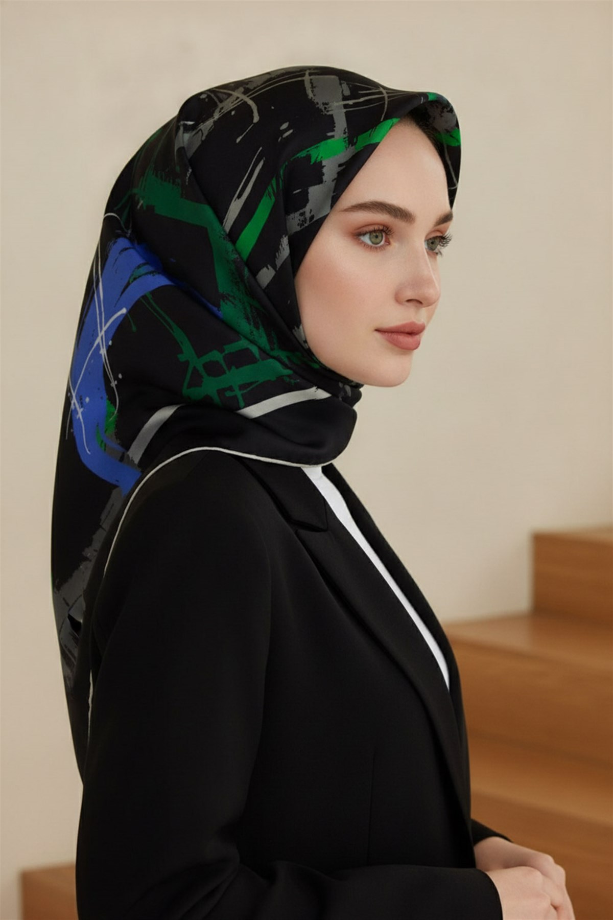 %100 Twill İpek Geometrik Desenli Saks - Zümrüt Yeşili Renkli 90x90 Eşarp Dikim Şekli : El Dikişi