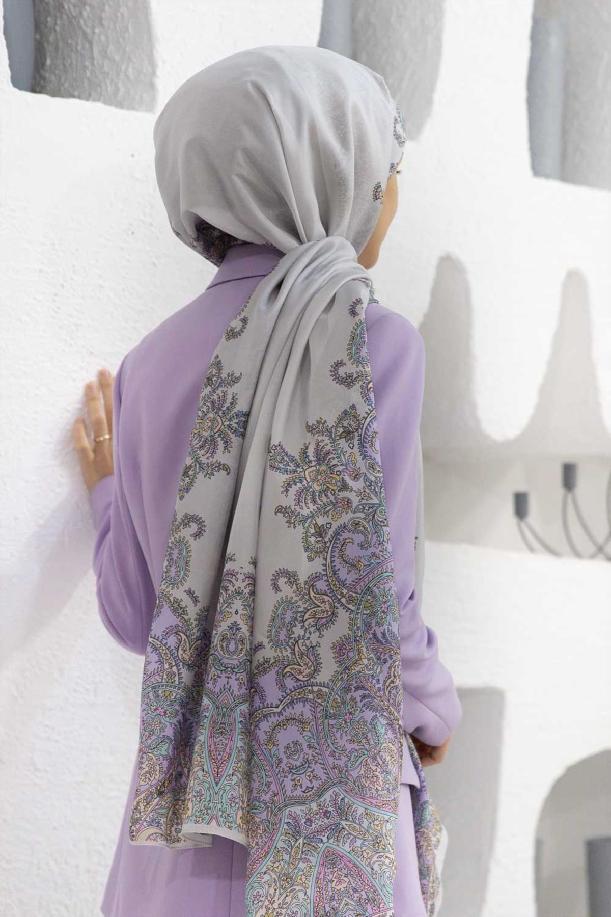 %100 İpek Etnik Desenli Gümüş Renkli 92x210 Şal