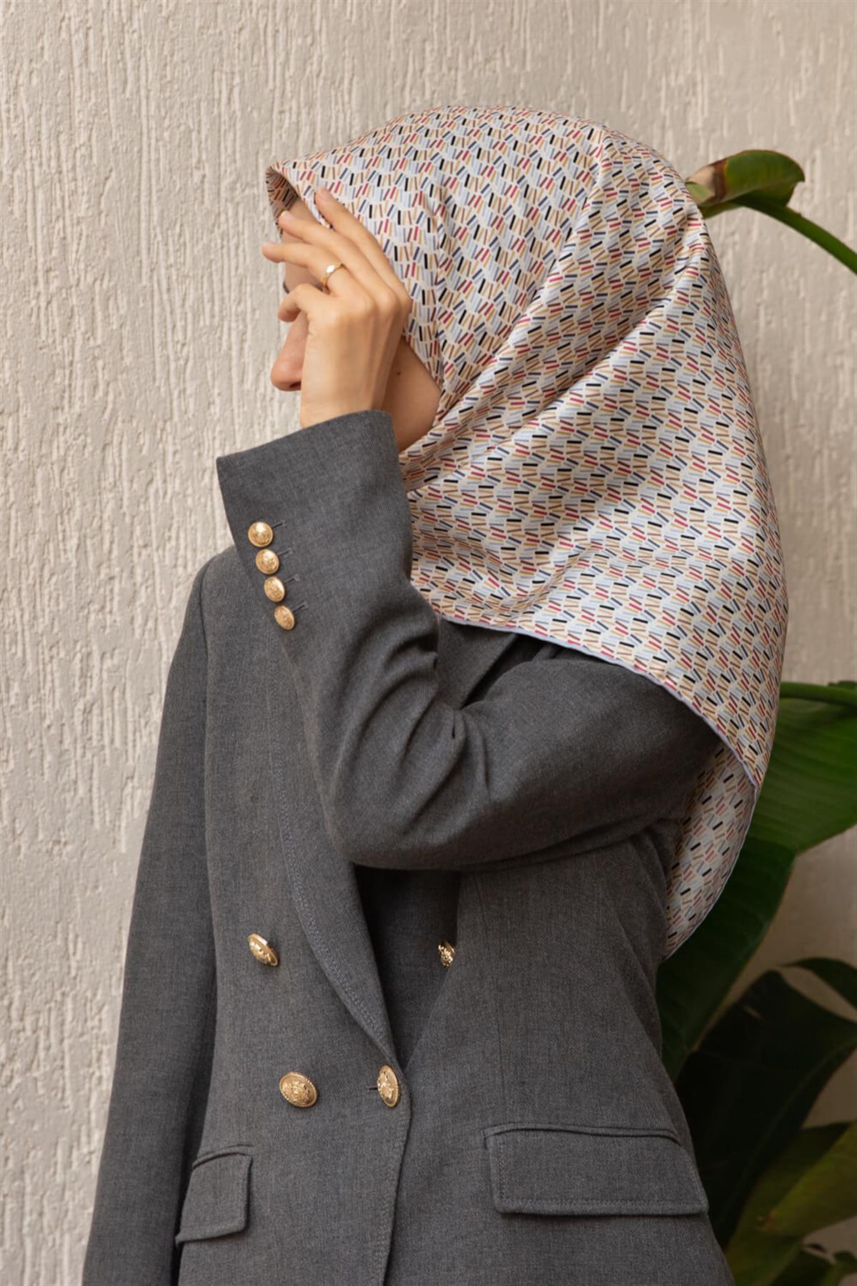 %100 Twill İpek Çizgi Desenli Gri Renkli 90x90 Eşarp Dikim Şekli : El Dikişi