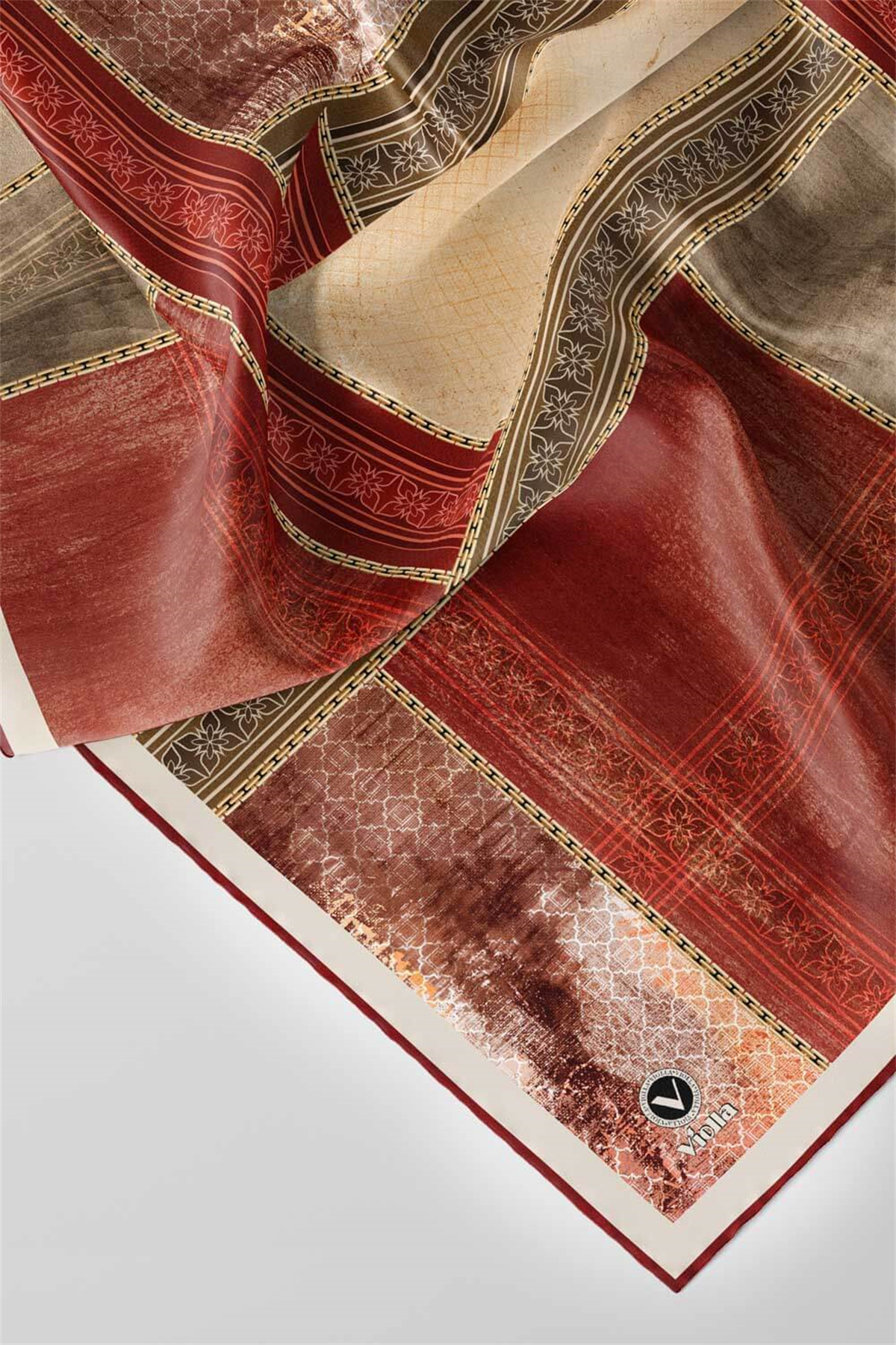 Twill Dokulu Ve Geometrik Desenli Bordo Renkli 90x90 Eşarp (İpek İçermez) Dikim Şekli : El Dikişi