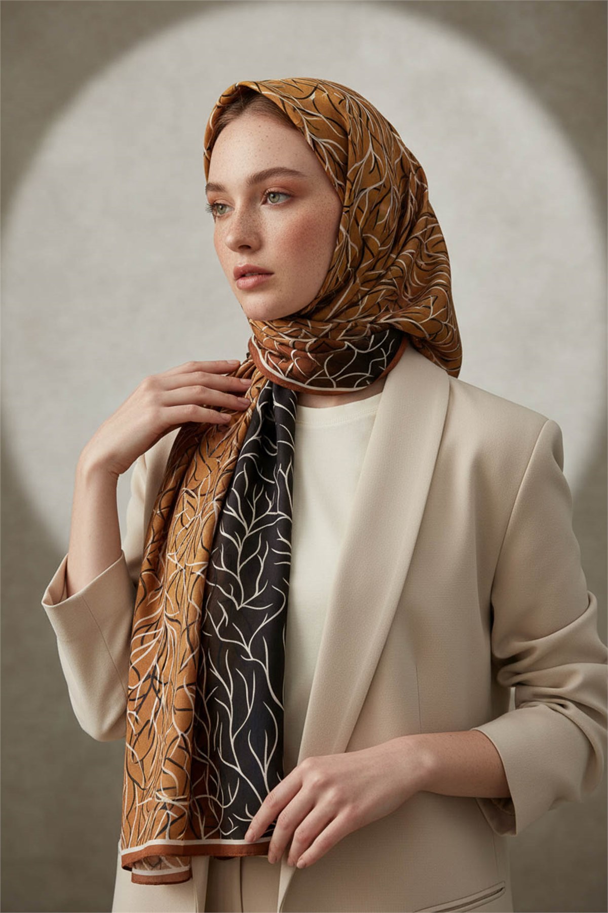 KREP GEOMETRİK DESENLİ TABA RENKLİ 75X195 KIRIŞMAZ ŞAL