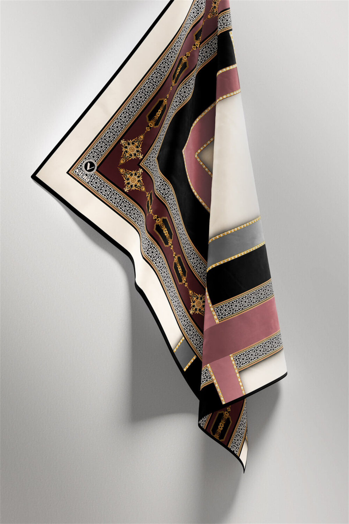 Twill Gold Detaylı ve Antik Motif Desenli Pudra Renkli 90x90 Eşarp (İpek İçermez) Kenar Dikiş Şekli El Dikişli