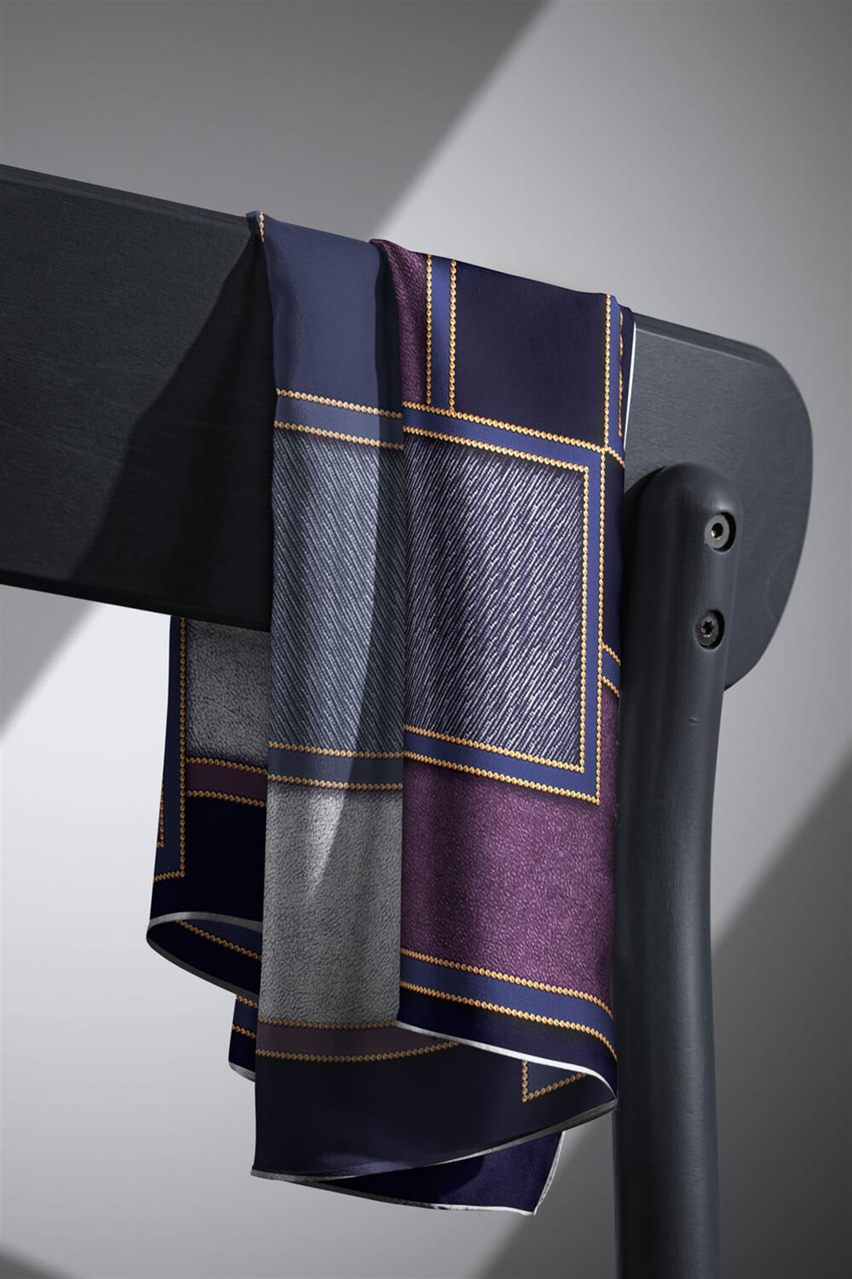 100% Twill İpek Gold Detaylı Kare Desenli Lacivert - Mürdüm Renkli 90x90 Dikim Şekli : El Dikişi