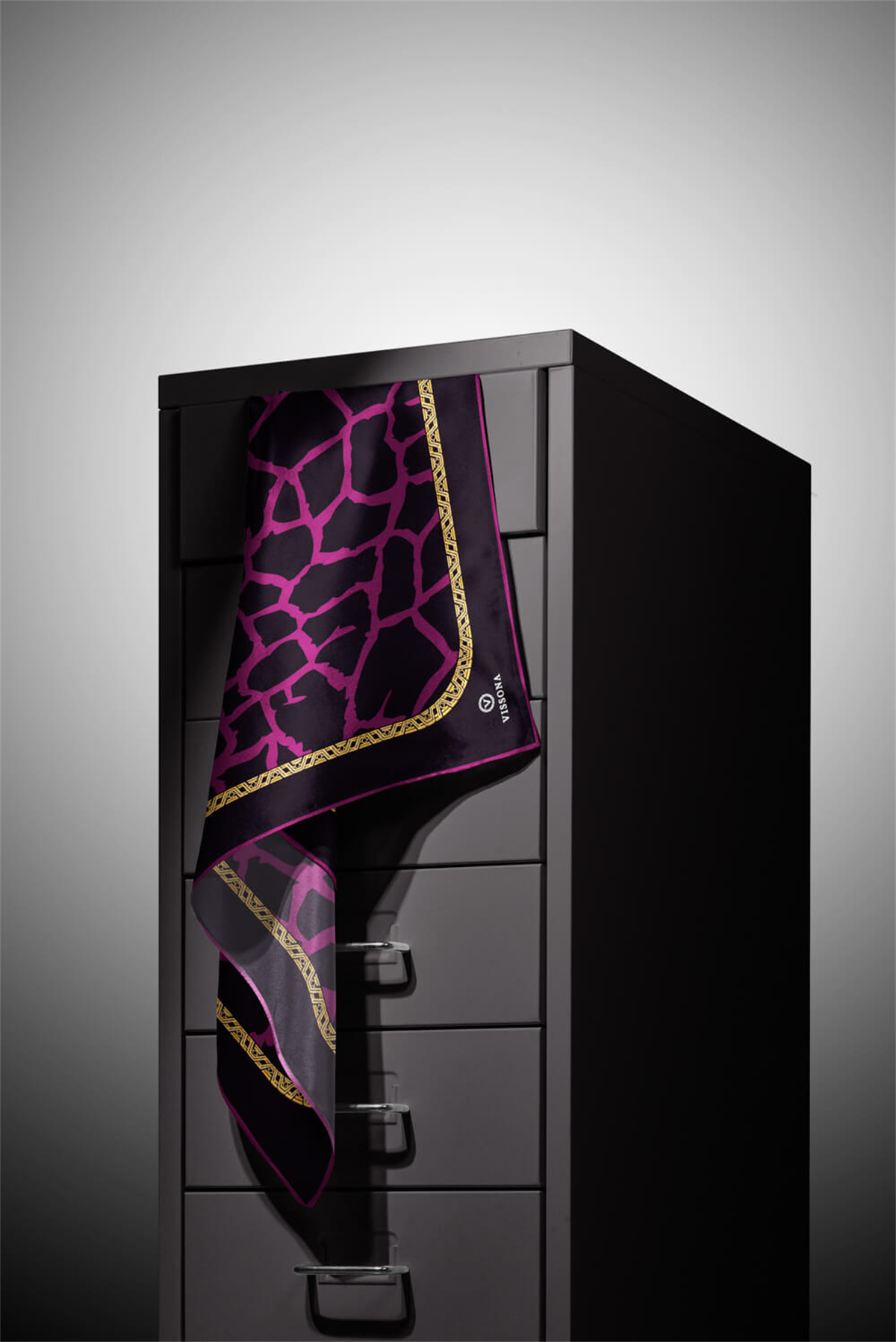 %100 Twill Taş Desenli Mürdüm - Siyah Renkli 90x90 Eşarp Dikim Şekli: El Dikişi