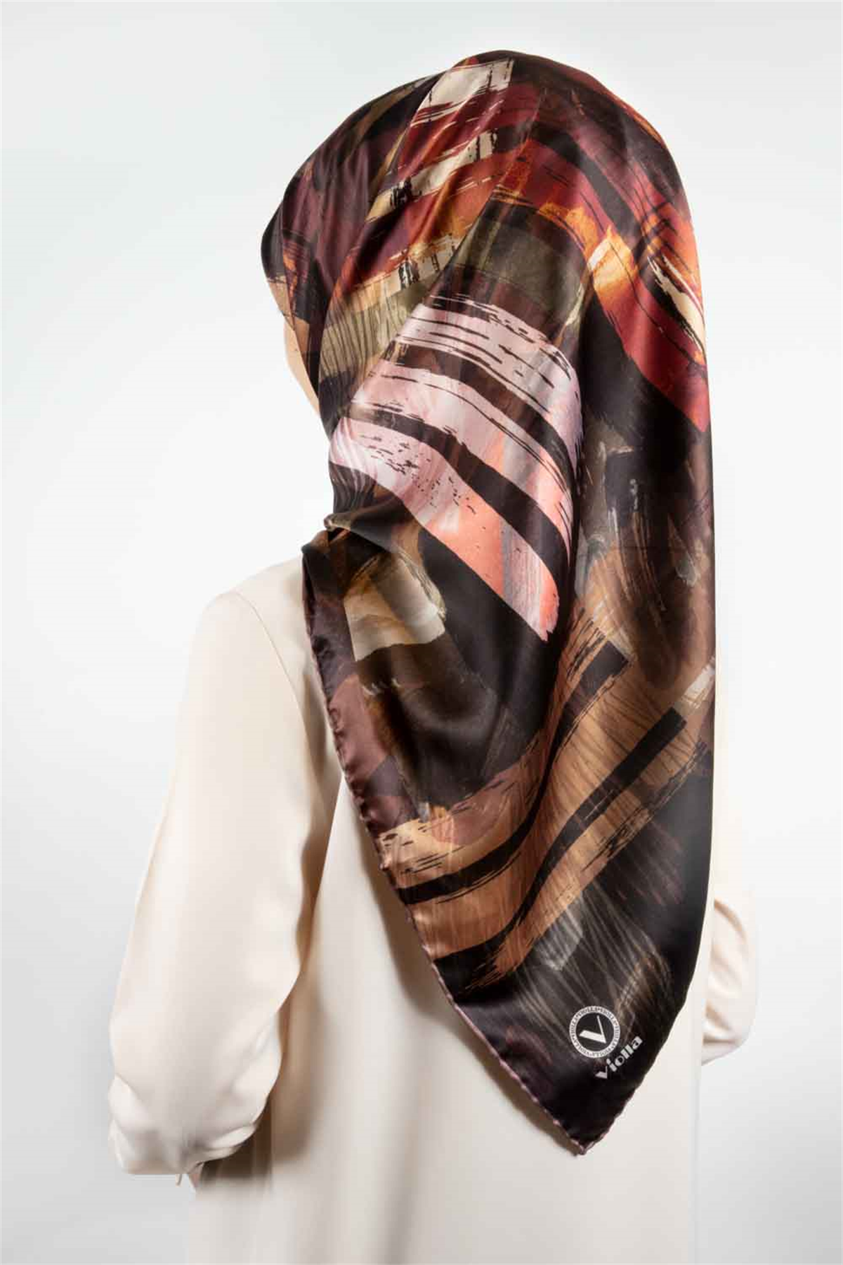 Rayon Fırça Darbeli Batik Desenli Bej Renkli 90x90 Eşarp (İpek İçermez) Dikim Şekli : El Dikişi