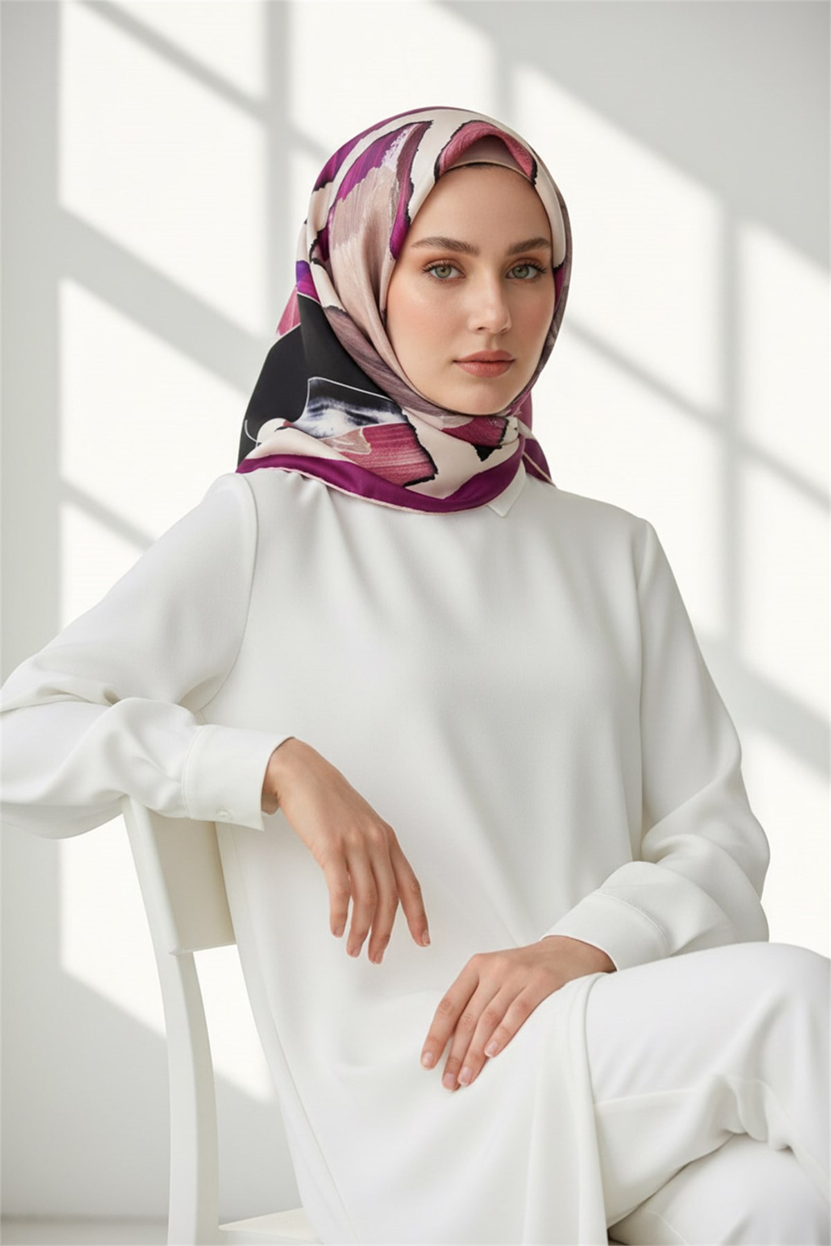 %100 Twill İpek Geometrik Desenli Mürdüm - Somon Renkli 90x90 Eşarp Dikim Şekli : El Dikişi