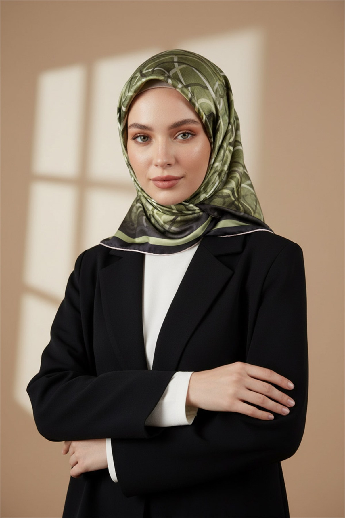 Kristal Geometrik Desenli Haki Renkli 90x90 Eşarp (İpek İçermez) Kenar Dikiş Şekli El Dikişli