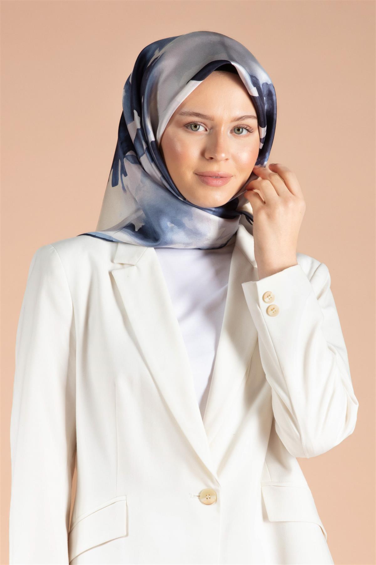 %100 Twill İpek Yaprak Desenli İndigo Mavisi - Lacivert Renkli 90x90 Eşarp Dikim Şekli : El Dikişi