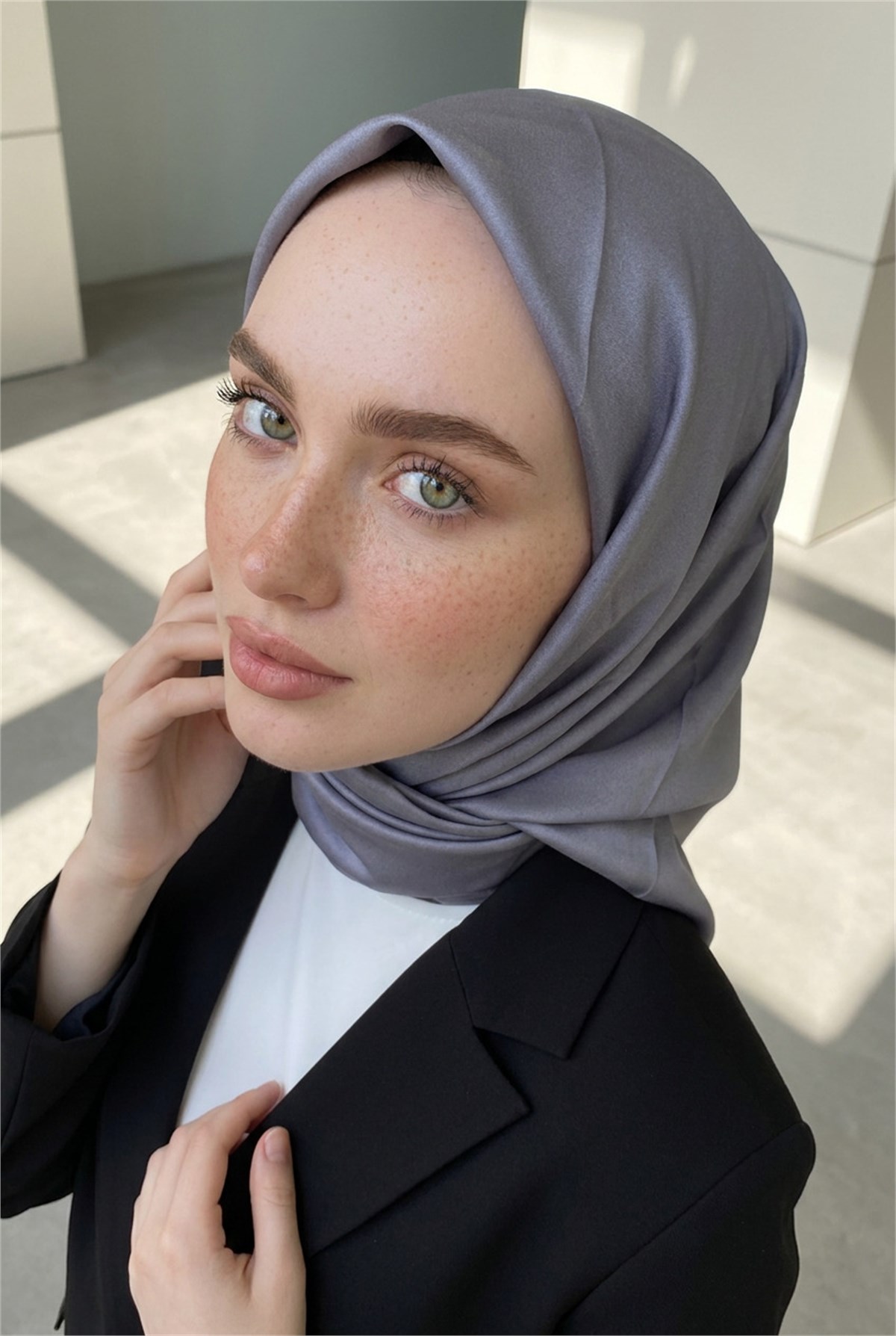 %100 Saf İpek Twill Eşarp 90x90 – Düz Renk, Kaymayan Tok Dokulu, El Dikişli