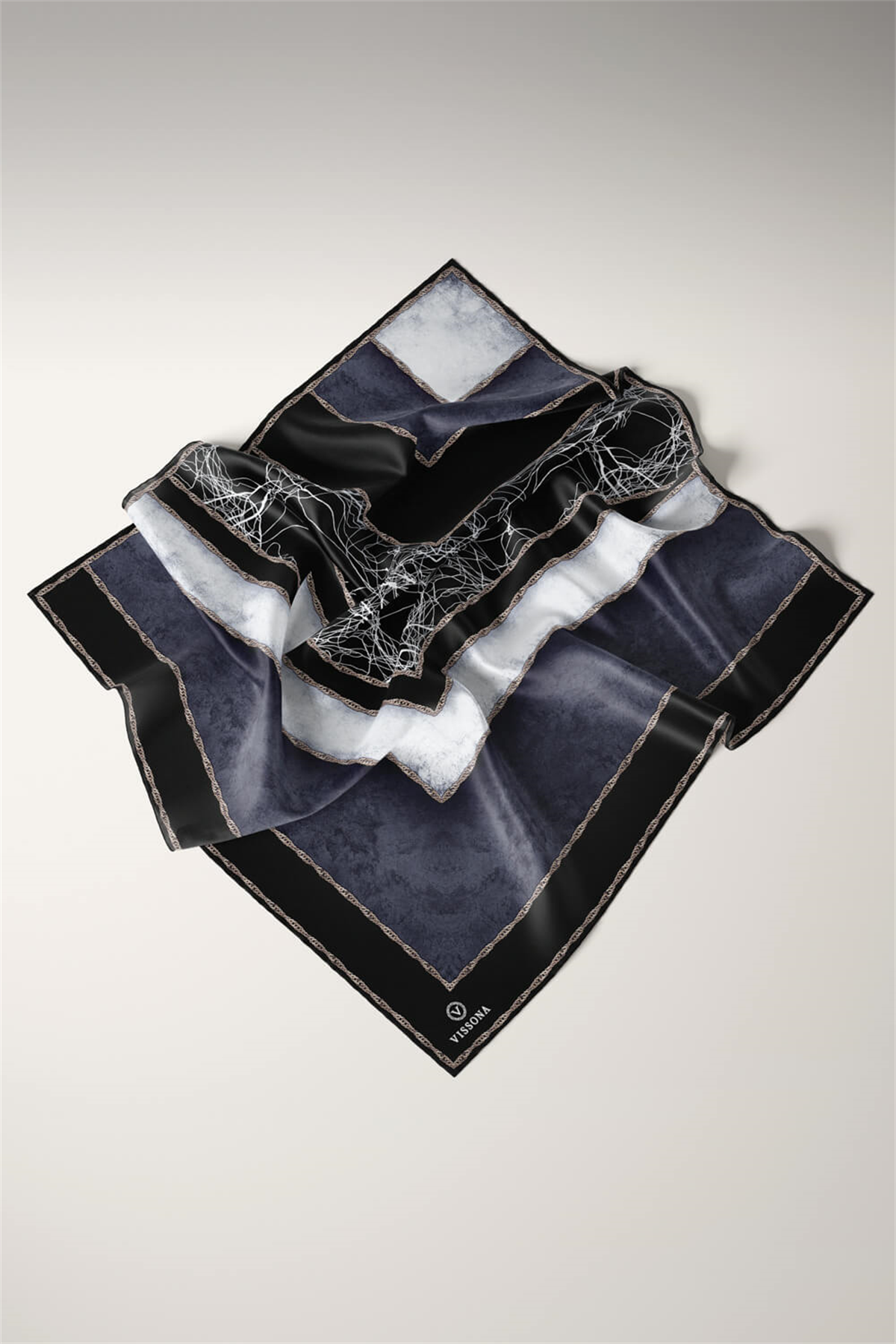 % 57 İPEK % 43 VİSKON Twill İpek Dokulu Geometrik Desenli Siyah - Krem Renkli 90x90 Eşarp Dikim Şekli : El Dikişi