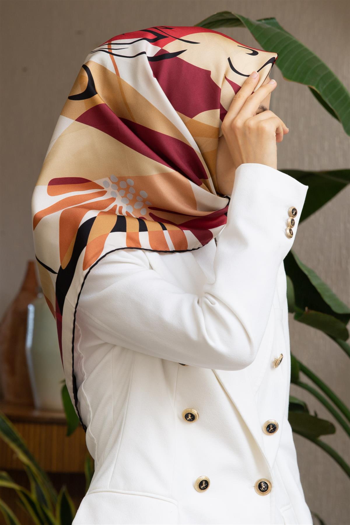 %100 Twill İpek Çiçek Desenli Bordo - Bej Renkli 90x90 Eşarp Dikim Şekli : El Dikişi