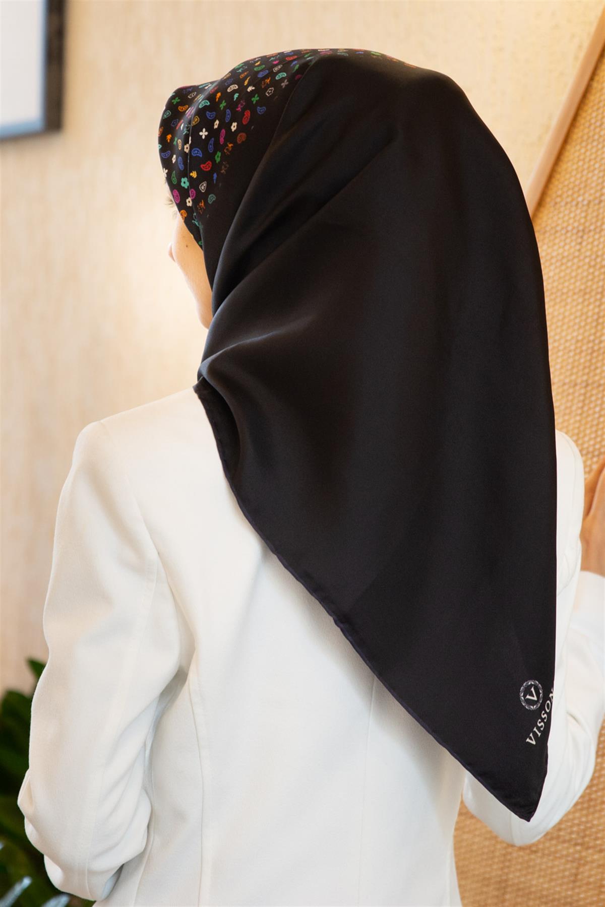 %100 Twill İpek Çıtır Şerit Desenli Siyah - Siyah Renkli 90x90 Eşarp Dikim Şekli : El Dikişi