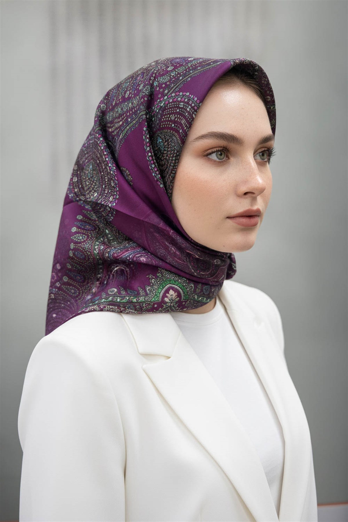 %100 Twill İpek Şal Desenli Mürdüm Renkli 90x90 Eşarp Dikim Şekli : El Dikişi