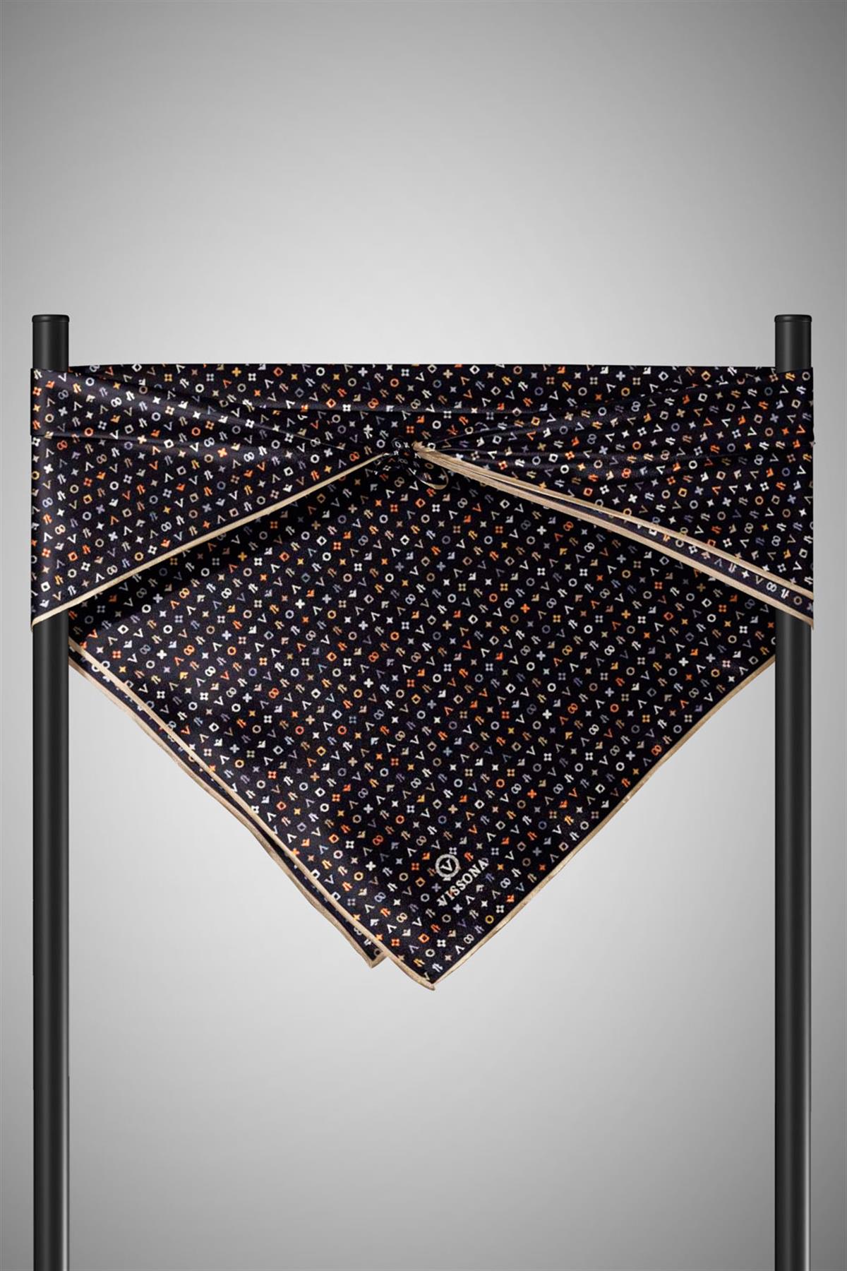 %100 Twill İpek Çıtır Motif Desenli Siyah - Bej Renkli 90x90 Eşarp Dikim Şekli : El Dikişi