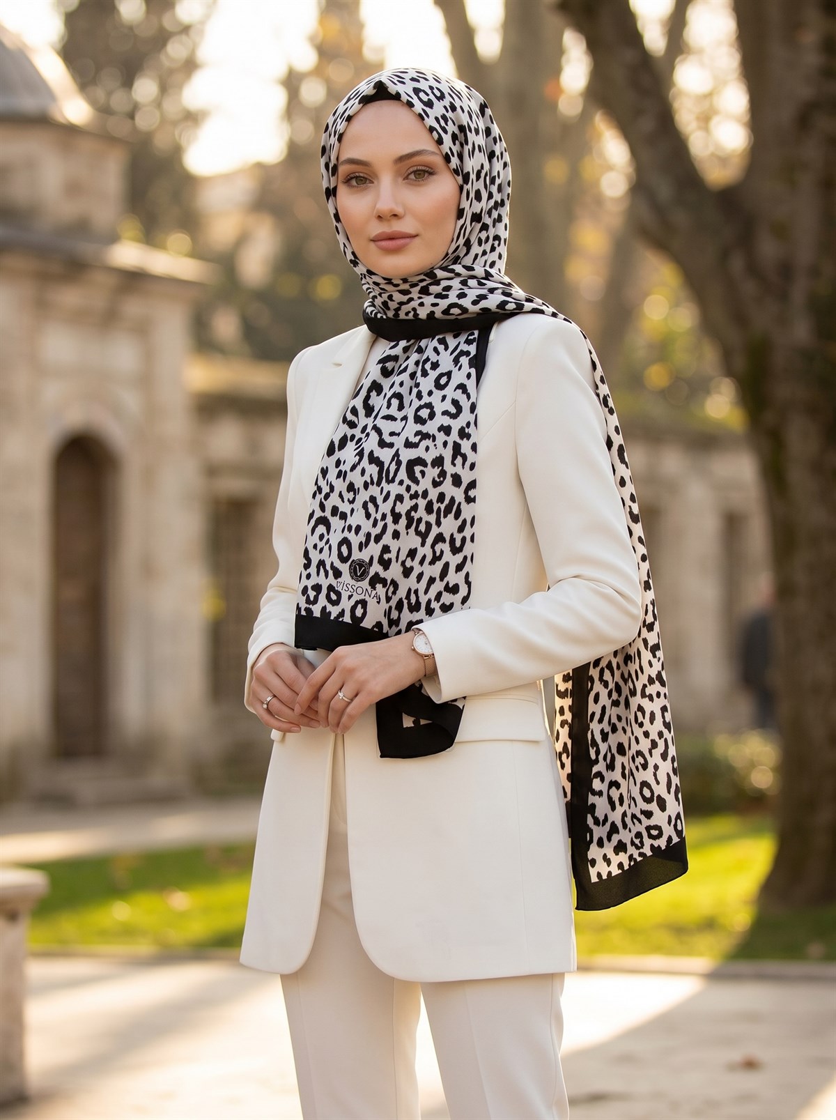 KREP GEOMETRİK DESENLİ SİYAH - BEYAZ RENKLİ 75X195 KIRIŞMAZ ŞAL