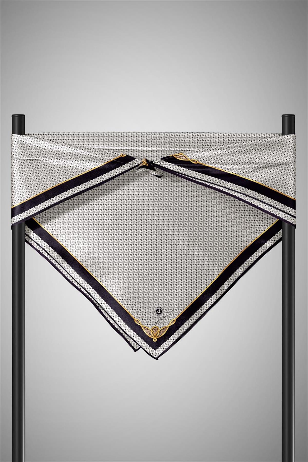 %100 Twill İpek Minik Motif Desenli Krem - Siyah Renkli 90x90 Eşarp Dikim Şekli : El Dikişi