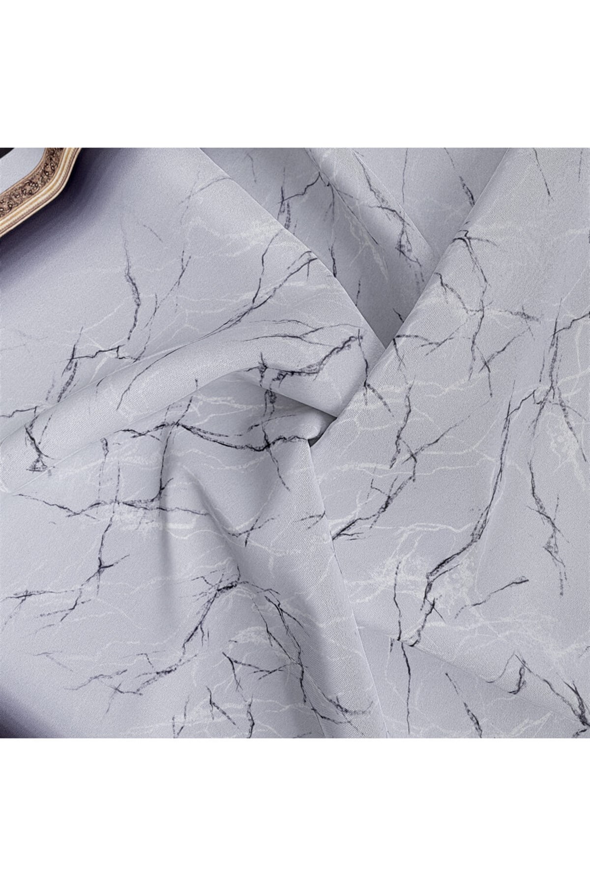 %100 Twill İpek Mermer Desenli Gümüş Renkli 90x90 Eşarp Dikim Şekli : El Dikişi