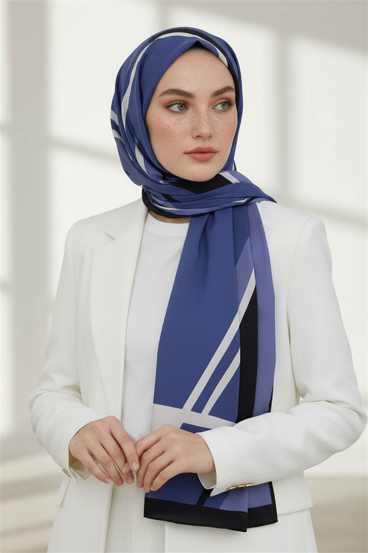 KREP GEOMETRIK DESENLİ İNDİGO RENKLİ 75X195 KIRIŞMAZ ŞAL