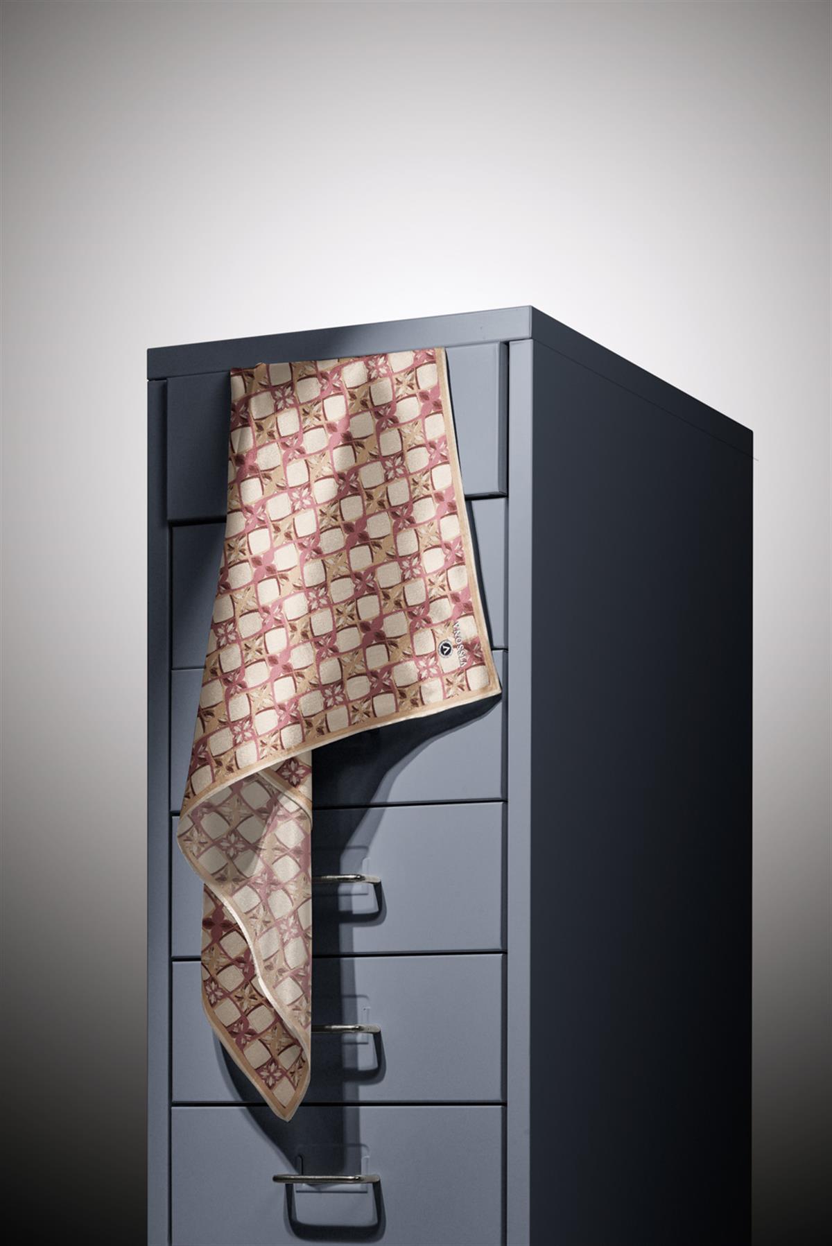 %100 Twill İpek Geometrik Desenli Bej - Gül Kurusu Renkli 90x90 Eşarp Dikim Şekli : El Dikişi