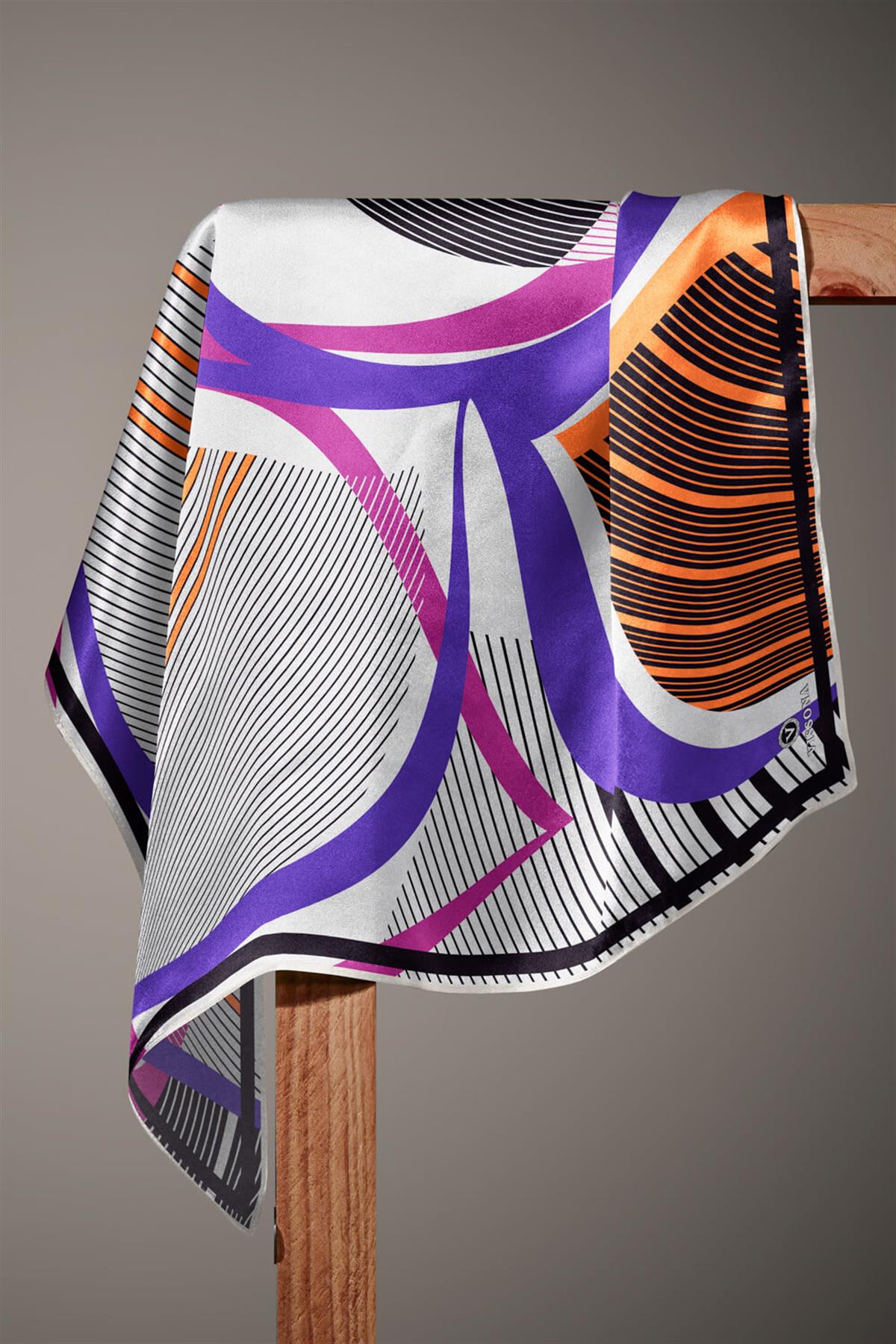 %100 Twill İpek Çizgili Geometrik Desenli Beyaz - Mor Renkli 90x90 Eşarp Dikim Şekli : El Dikişi