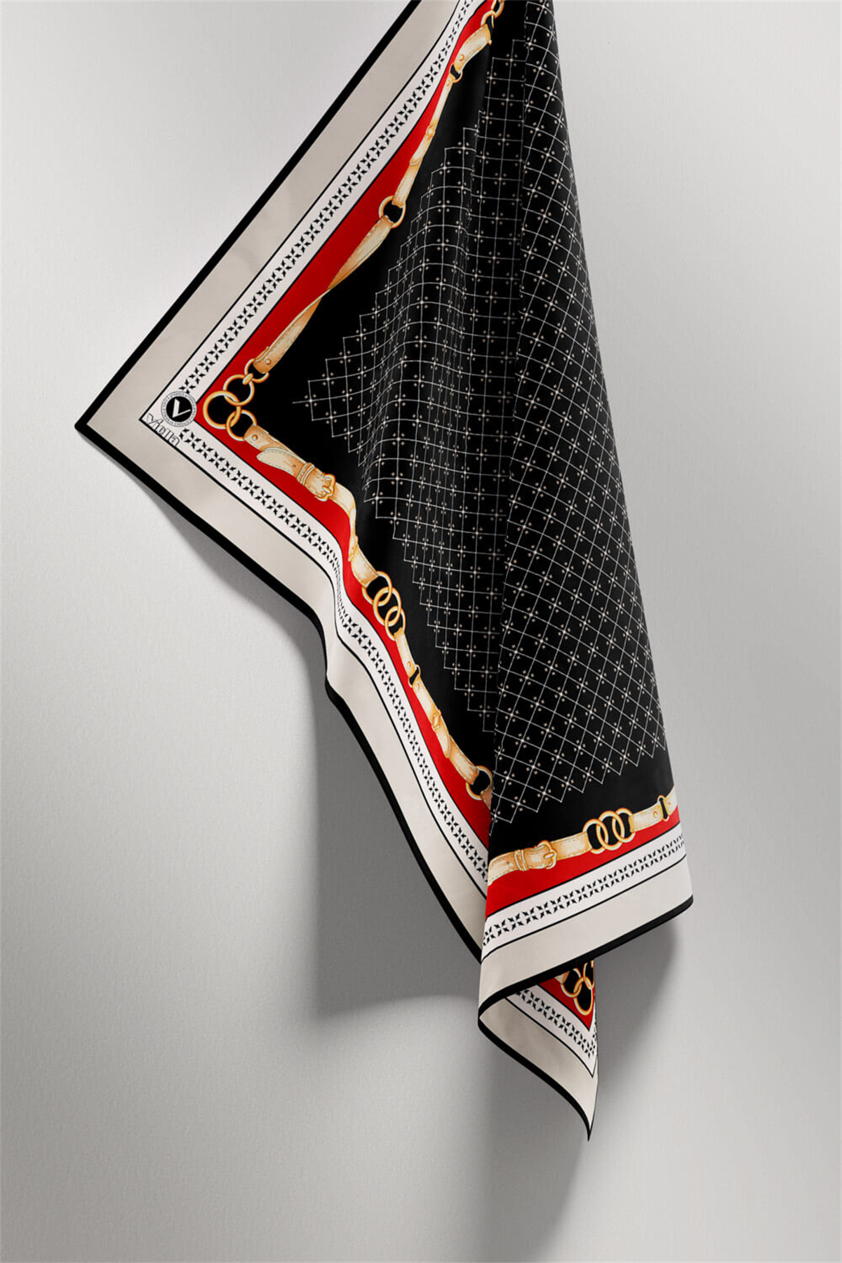 Twill Kemerli ve Çıtır Motifli Desenli Siyah Renkli 90x90 Eşarp (İpek İçermez) Dikim Şekli : El Dikişi