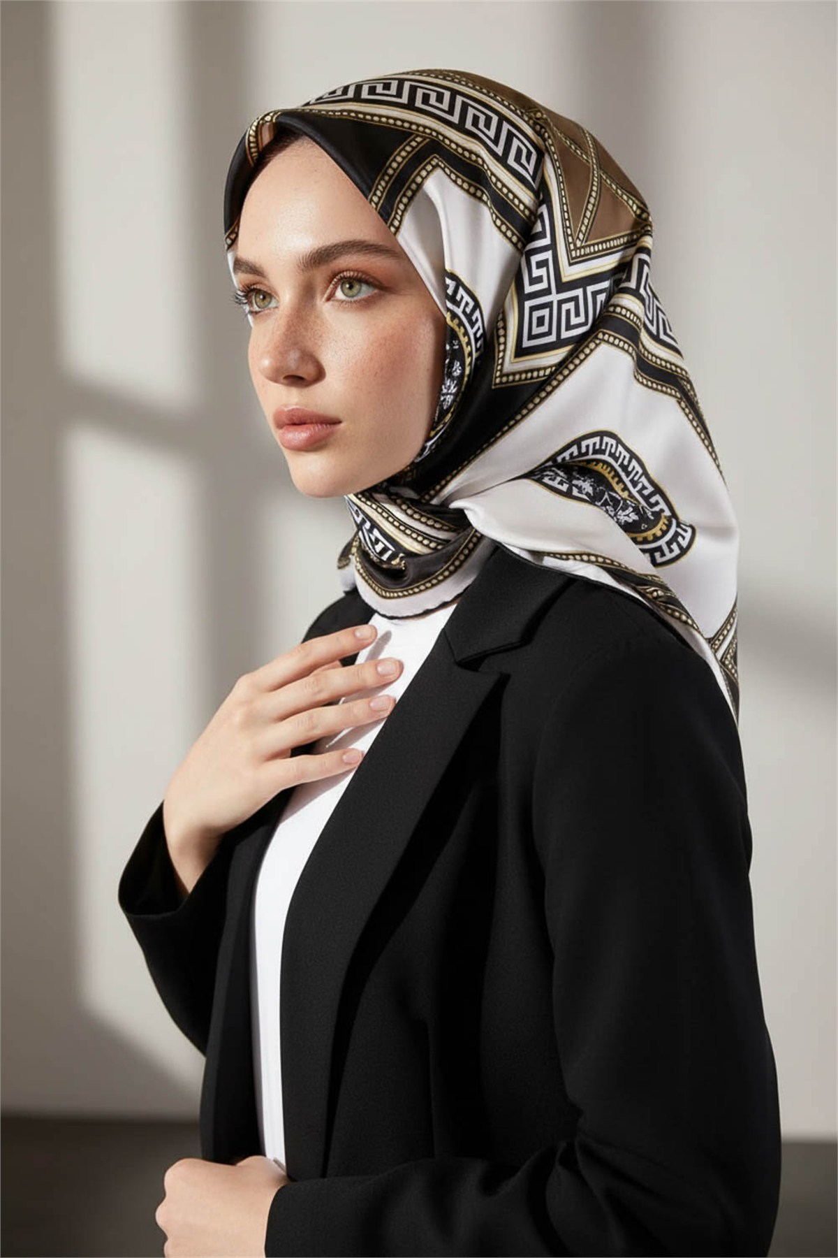 Twill Barok Desenli Vizon Renkli 90x90 Eşarp (İpek İçermez) Kenar Dikiş Şekli El Dikişli