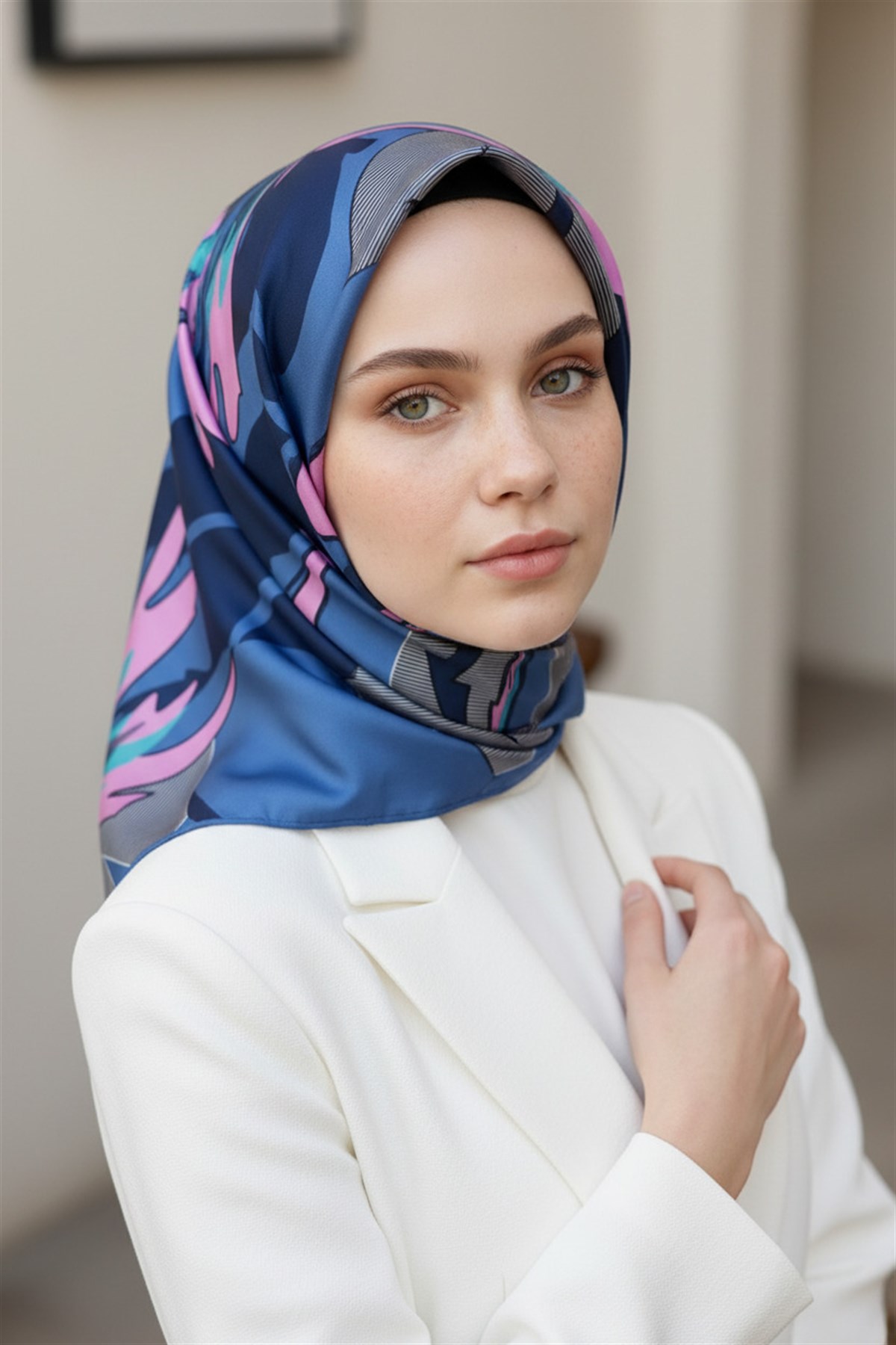 %100 Twill İpek Çiçek Desenli Lacivert - İndigo Renkli 90x90 Eşarp Dikim Şekli : El Dikişi