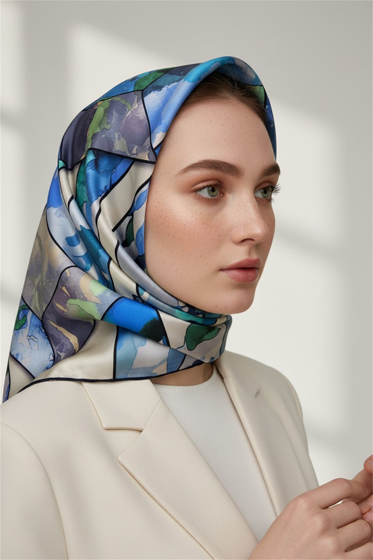 %100 Twill İpek Bahar Çiçekleri Desenli Bebe Mavisi - İndigo Renkli 90x90 Eşarp Kenar Dikiş Şekli El Dikişli