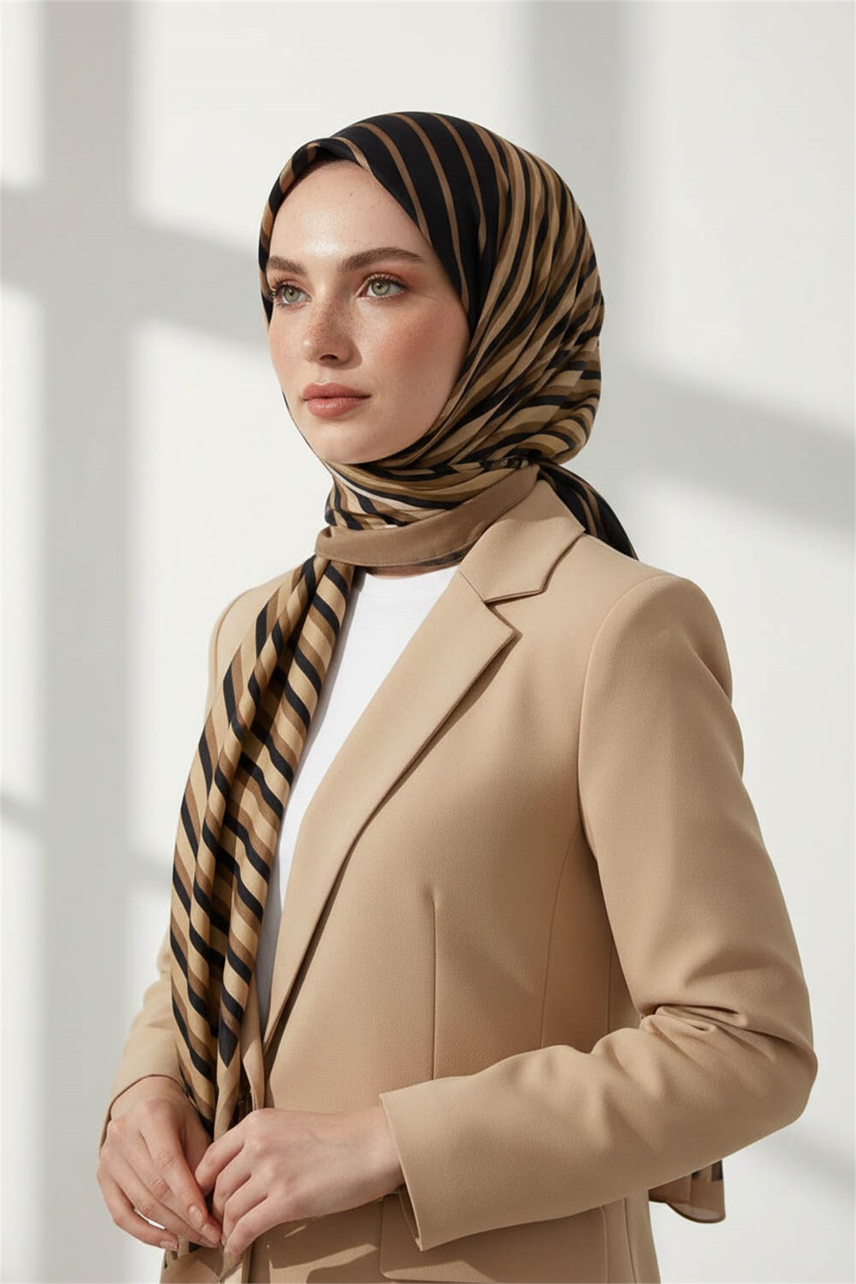 KREP ÇİZGİ DESENLİ BEJ RENKLİ 75X195 KIRIŞMAZ ŞAL
