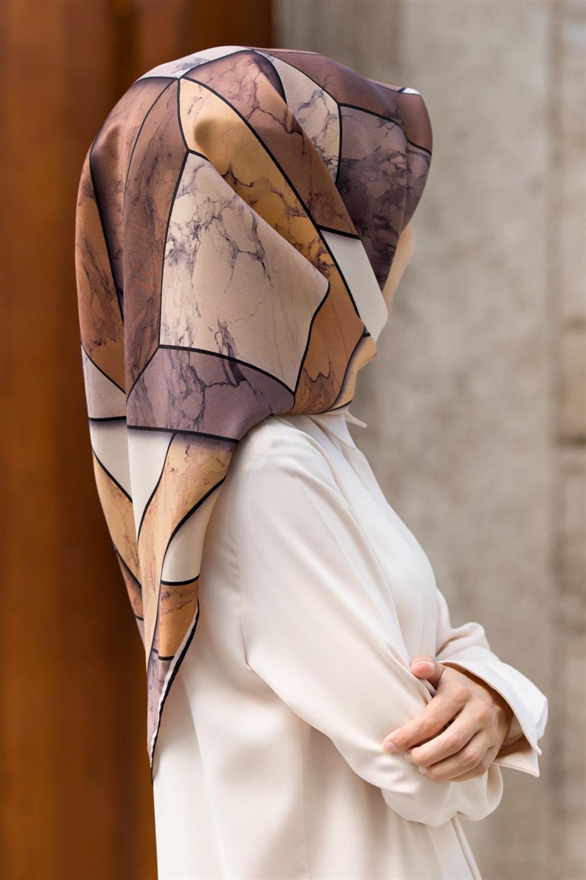 %100 Twill İpek Mermer Desenli Hardal - Bej Renkli 90x90 Eşarp Dikim Şekli : El Dikişi