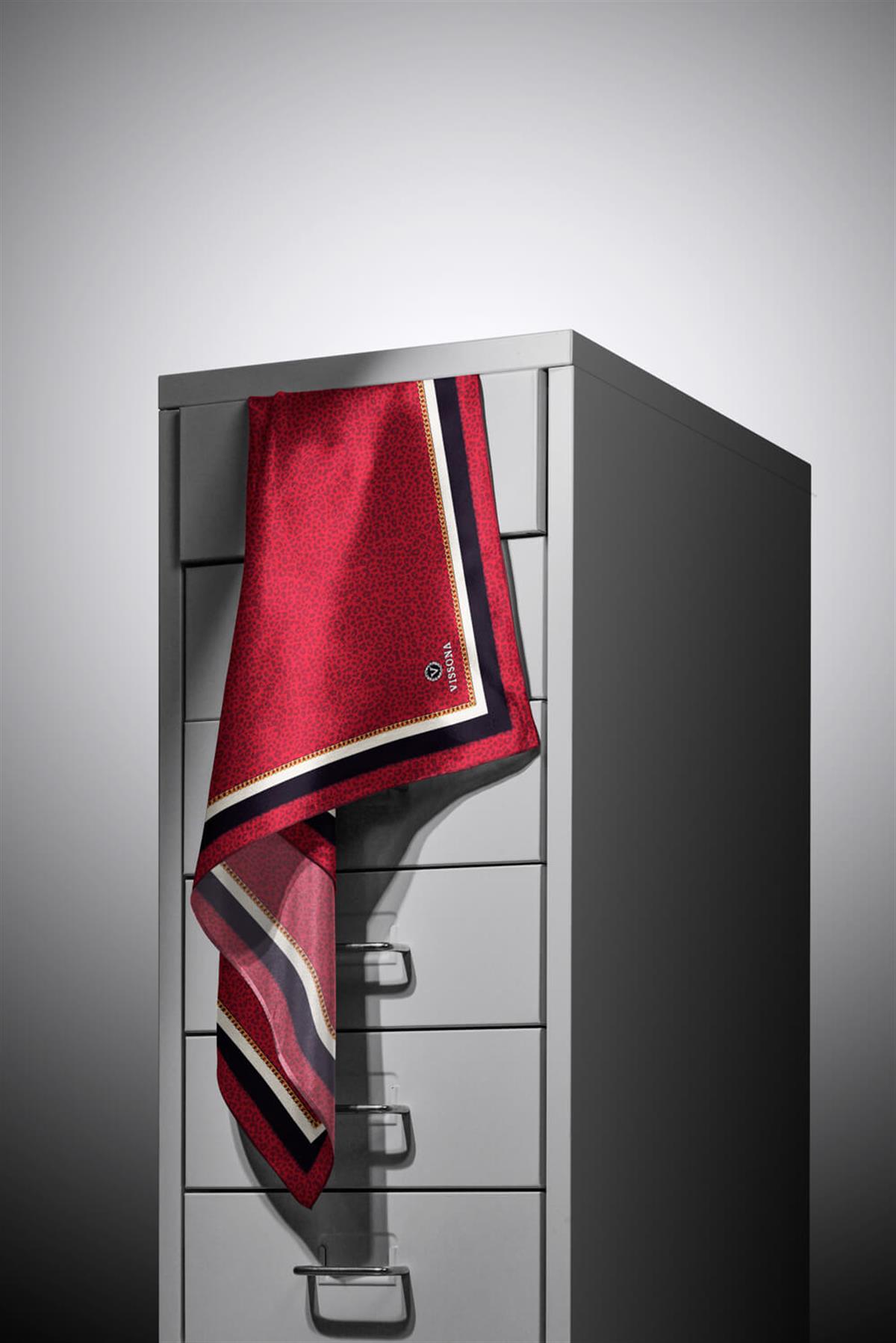 %100 Twill İpek Leopar Desenli Bordo Renkli 90x90 Eşarp Dikim Şekli : El Dikişi