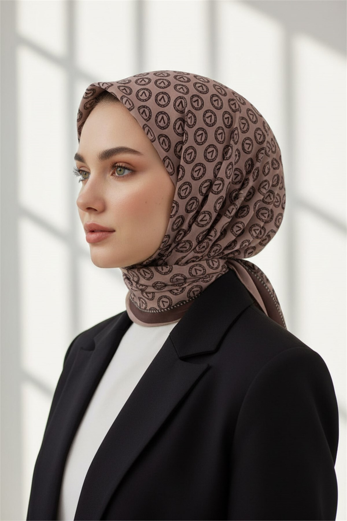 KREP DEGRADELİ MONOGRAM DESENLİ VİZON RENKLİ 75X195 KIRIŞMAZ ŞAL