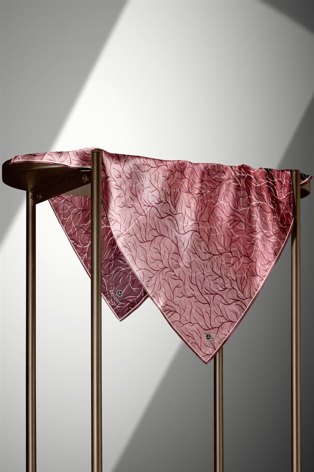 %100 Twill İpek Degrade Desenli Gül Kurusu Renkli 90x90 Eşarp Dikim Şekli : El Dikişi