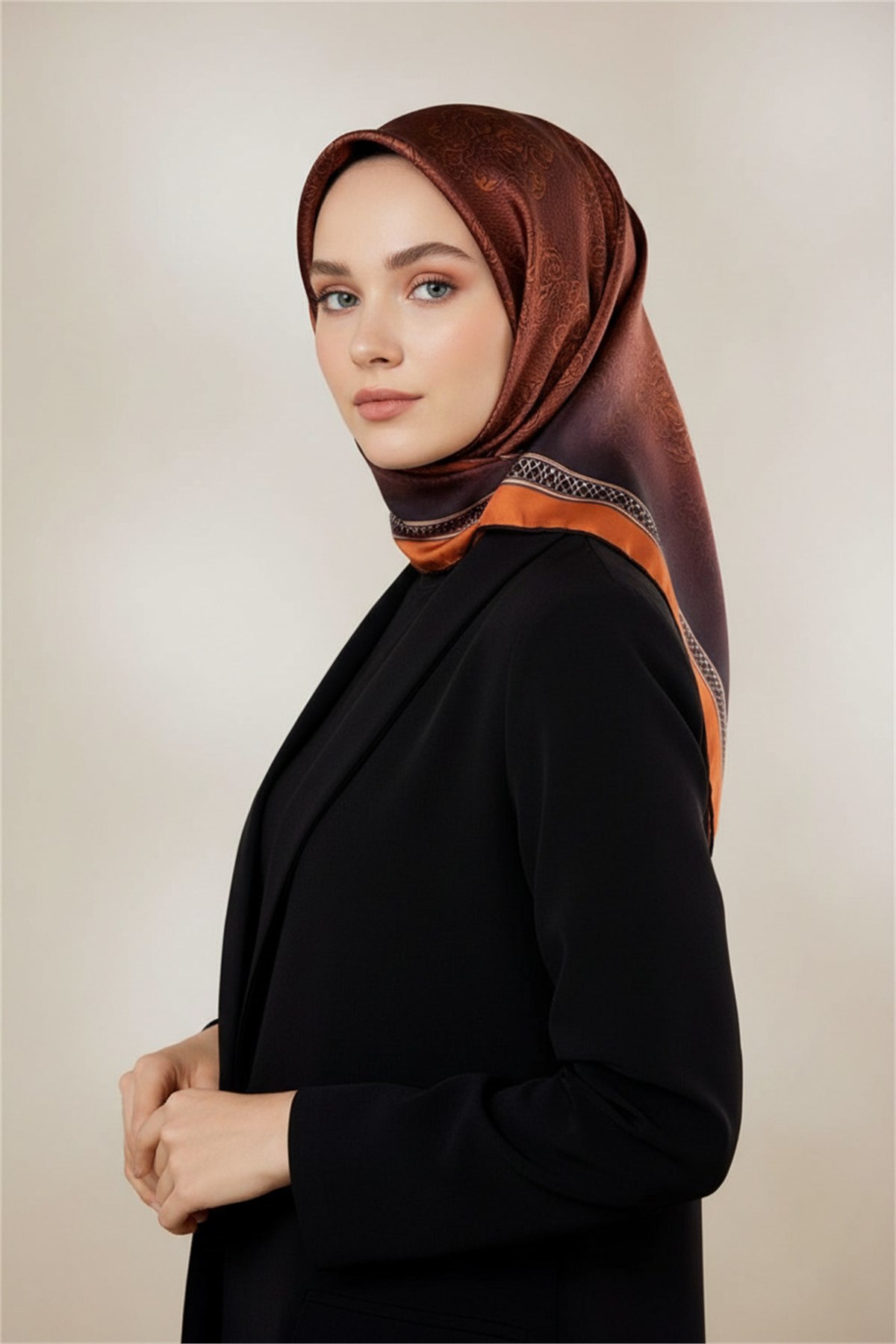 %100 Twill İpek Eşarp 90x90 Taba Barok Desenli El Dikişli Kadın Eşarp