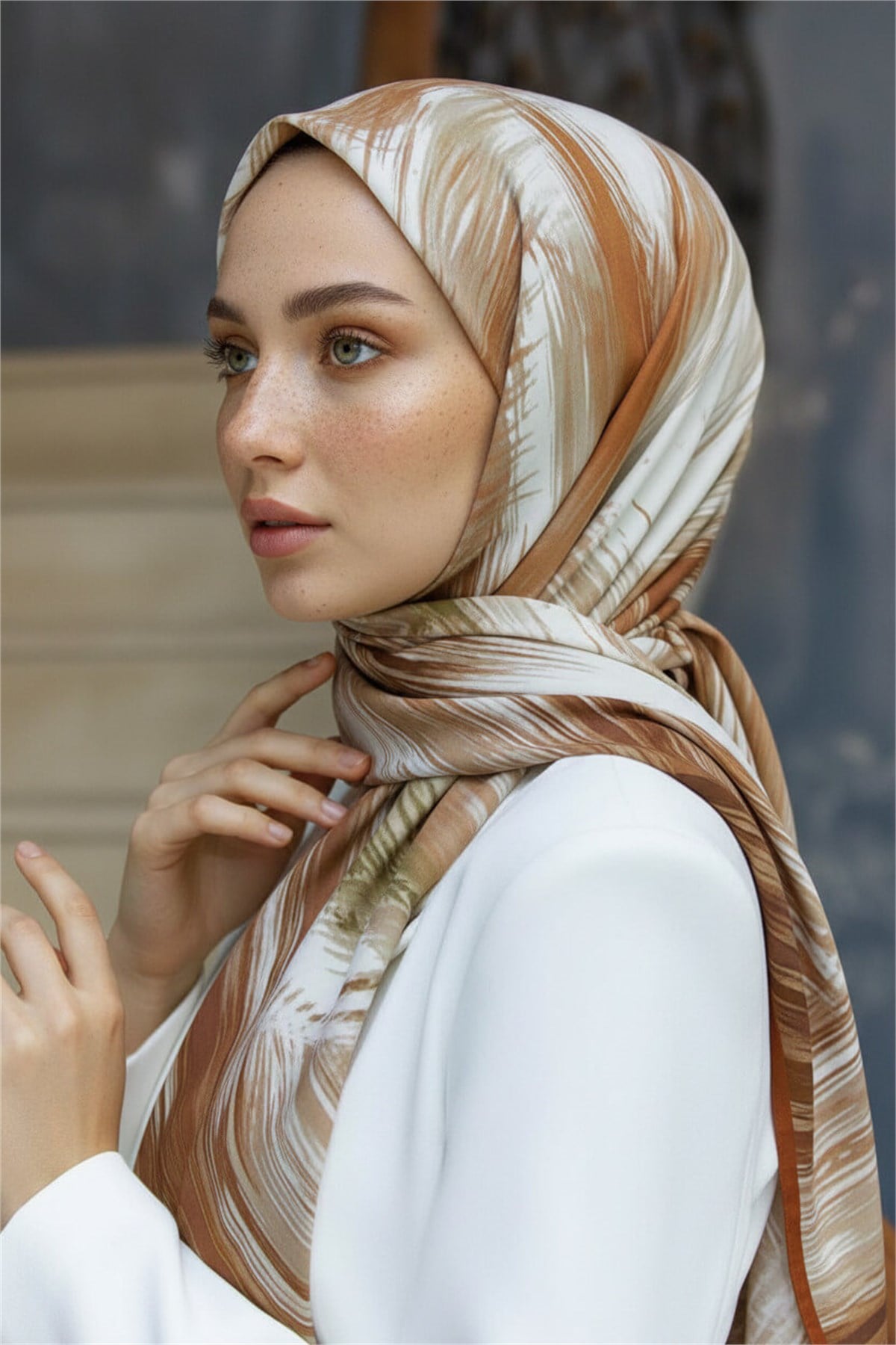 KREP GEOMETRİK DESENLİ TABA RENKLİ 75X195 KIRIŞMAZ ŞAL