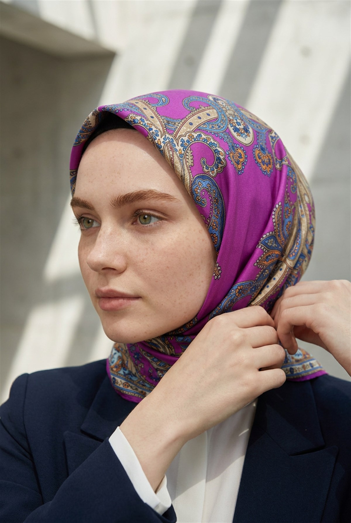 %100 Twill İpek Şal Desenli Fuşya Renkli 90x90 Eşarp Dikim Şekli : El Dikişi