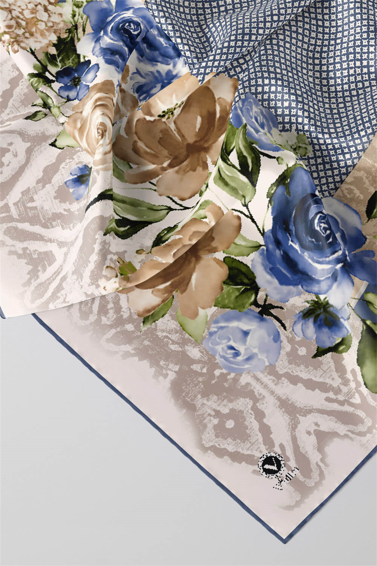 Twill Çiçek Desenli İndigo Renkli 90x90 Eşarp (İpek İçermez) Kenar Dikiş Şekli El Dikişli
