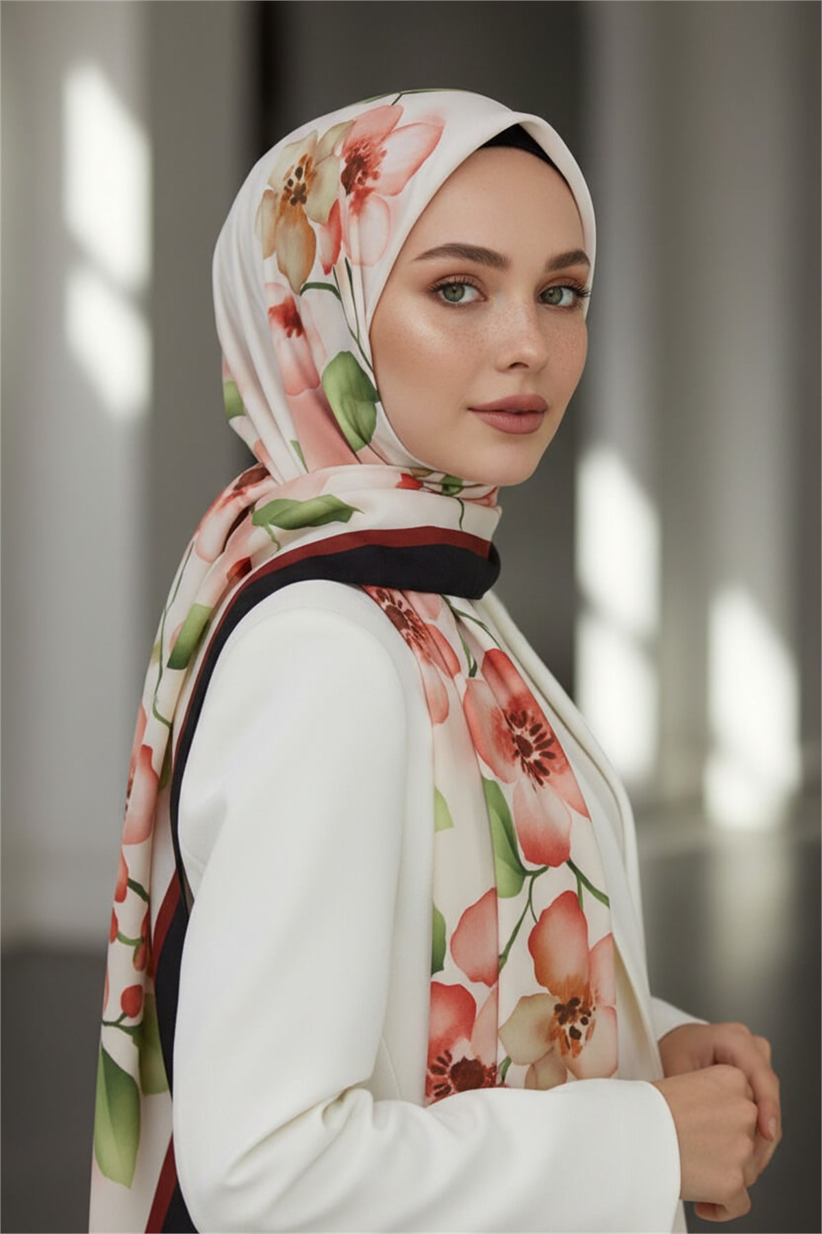 KREP ÇİÇEK DESENLİ SİYAH RENKLİ 75X195 KIRIŞMAZ ŞAL