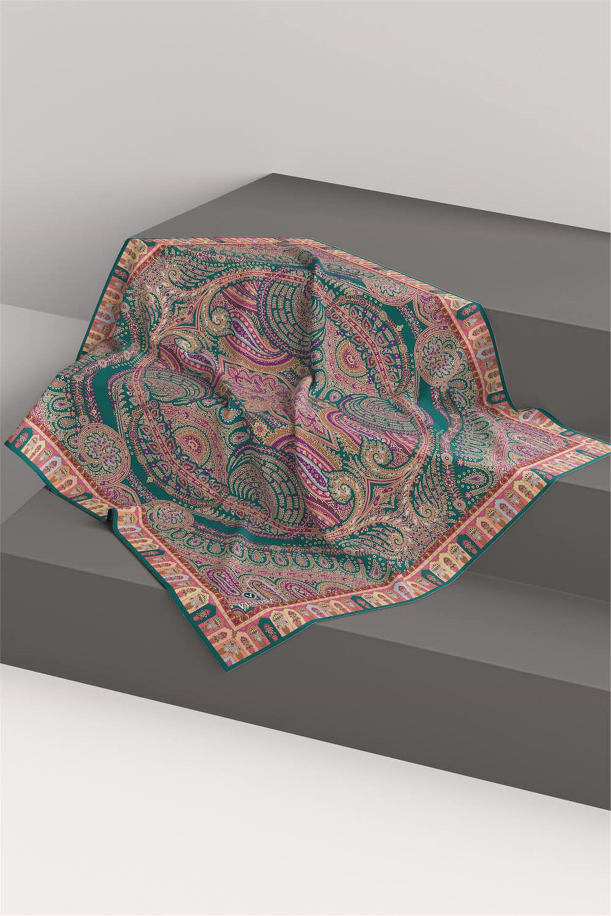 %100 Twill İpek Etro Desenli Petrol Mavisi Renkli 90x90 Eşarp Dikim Şekli : El Dikişi