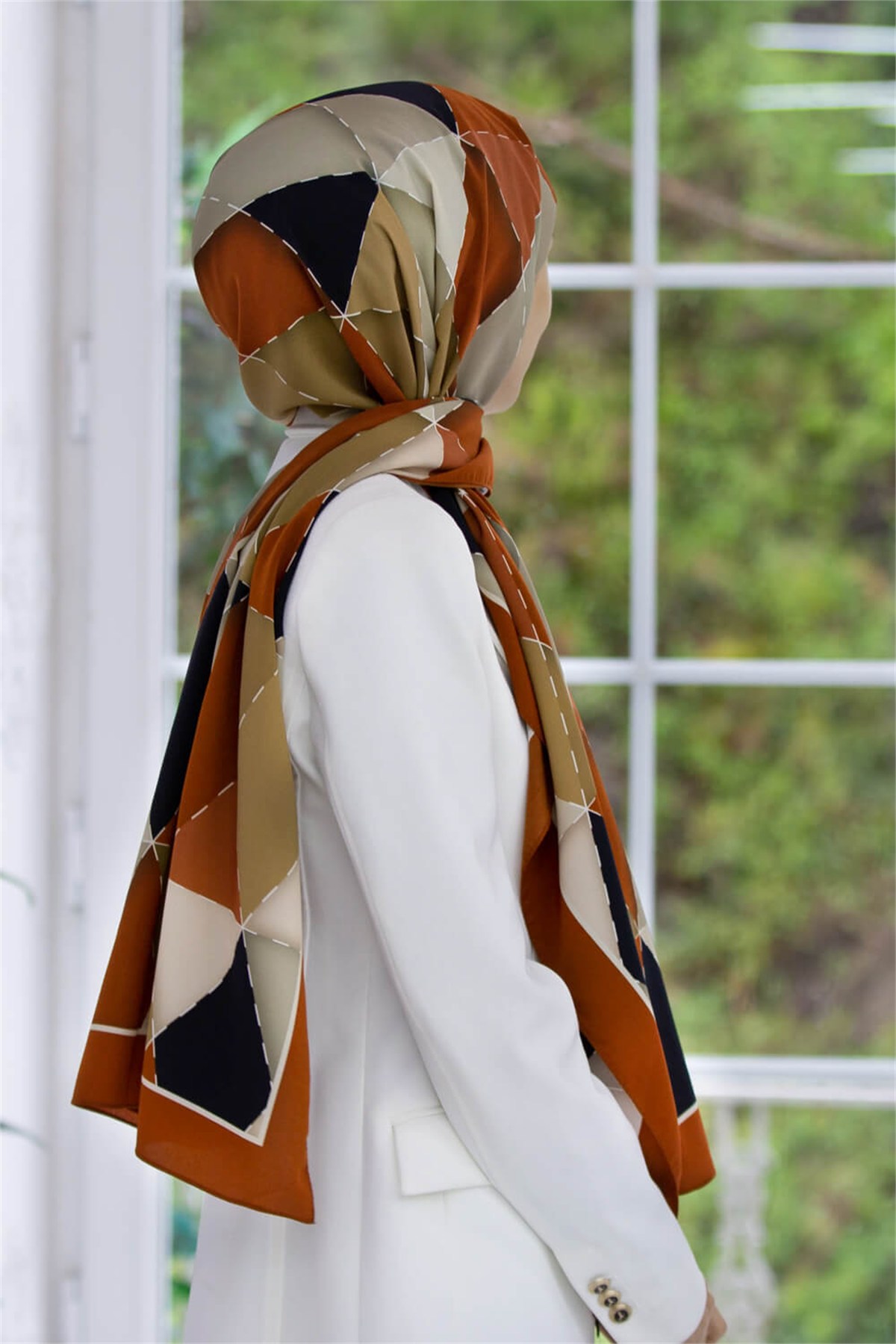 KREP ÜÇGEN YAMA DESENLİ TABA RENKLİ 75X195 KIRIŞMAZ ŞAL