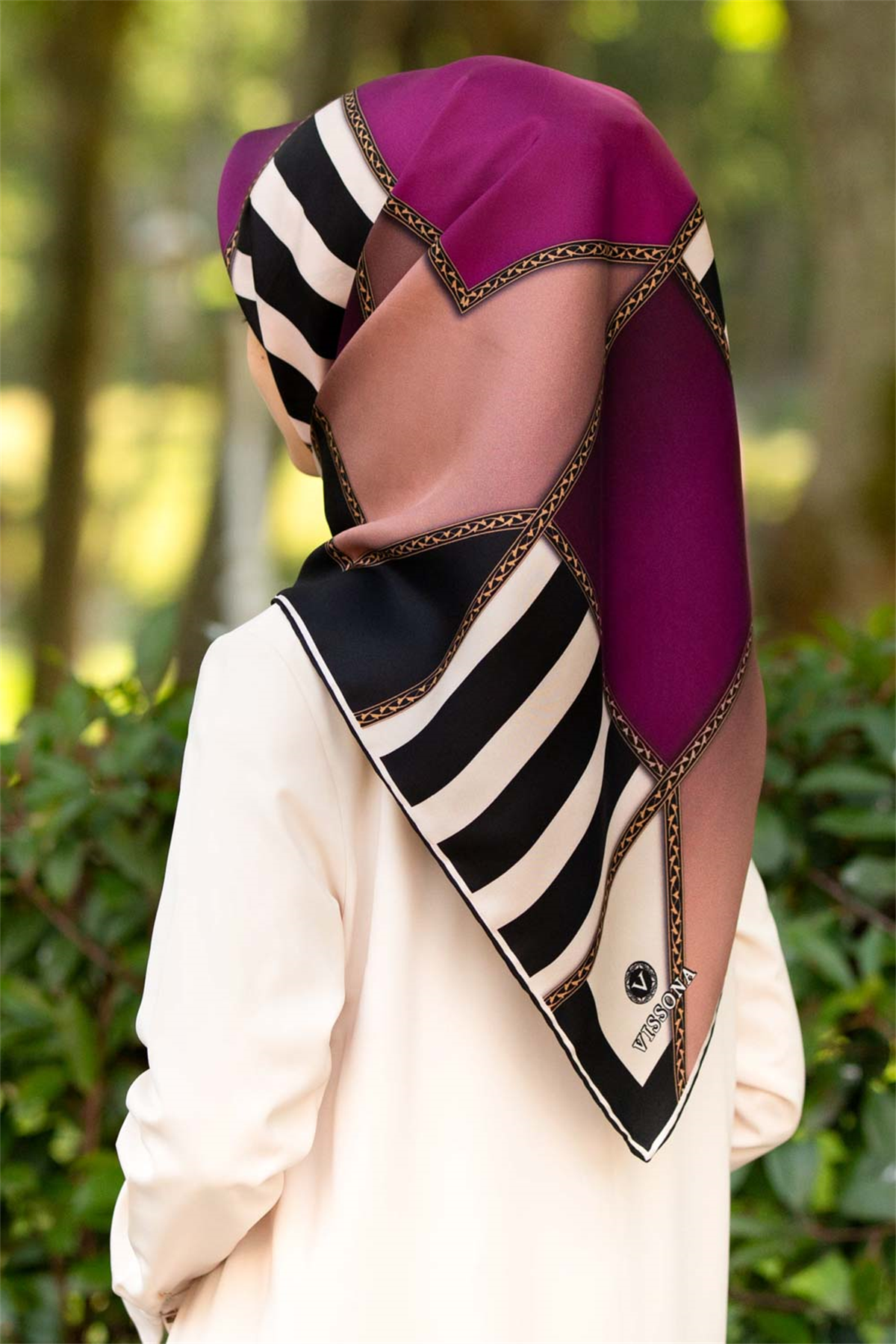 %100 Twill İpek Geometrik Desenli Mürdüm - Somon Renkli 90x90 Eşarp Dikim Şekli : El Dikişi