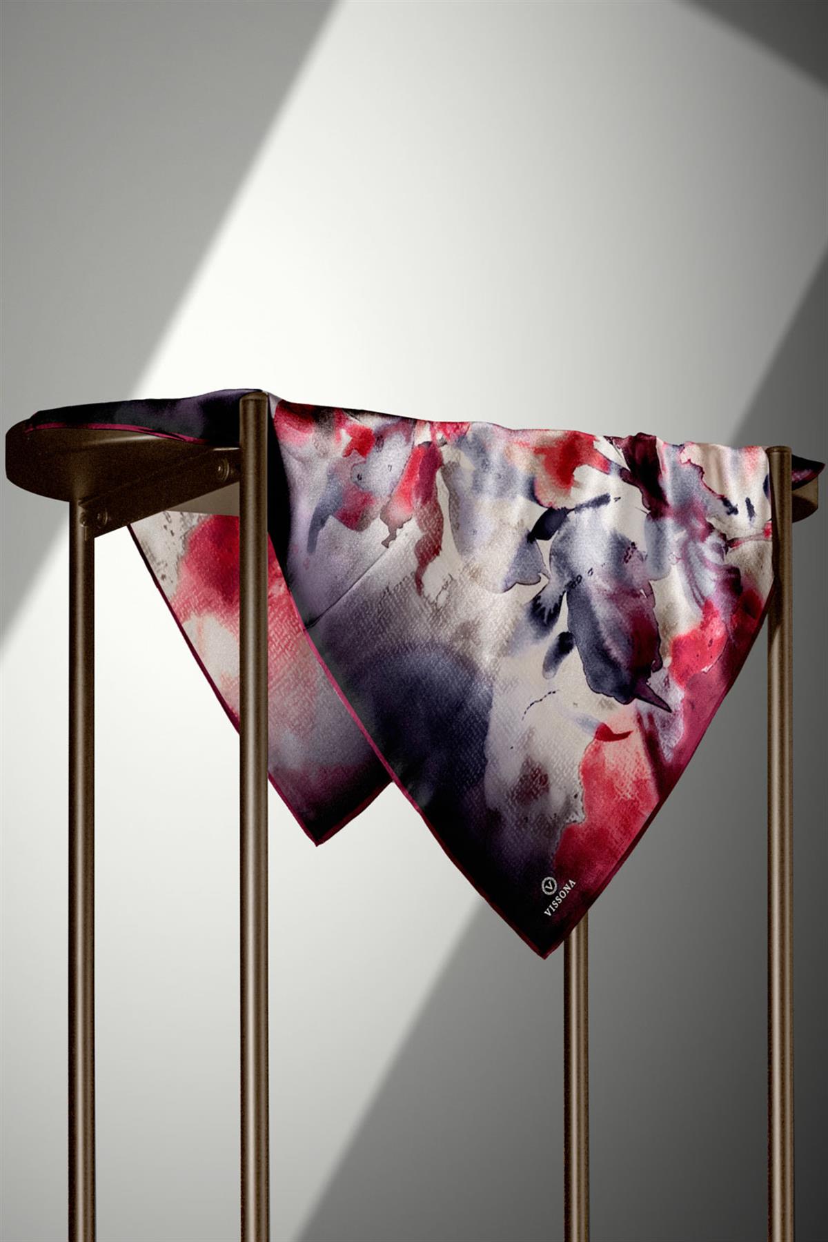 %100 Twill İpek Suluboya Çiçek Desenli Siyah - Bordo Renkli 90x90 Eşarp Dikim Şekli : El Dikişi